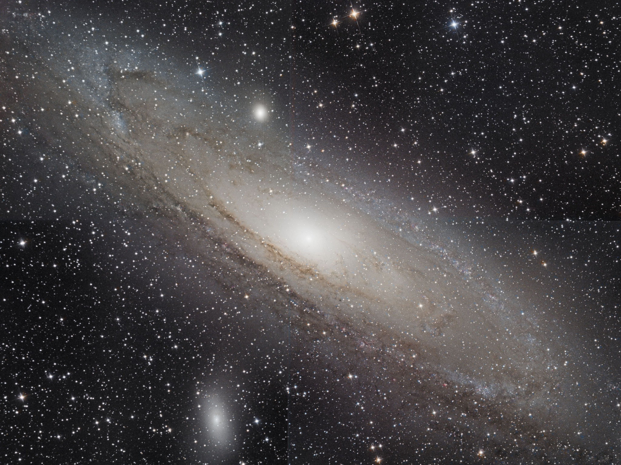 M31, mosaïque de 4 images, Ha (7x10min), L (10x5 min), RVB (10x3 min chaque), 9 octobre 2016 Gilles