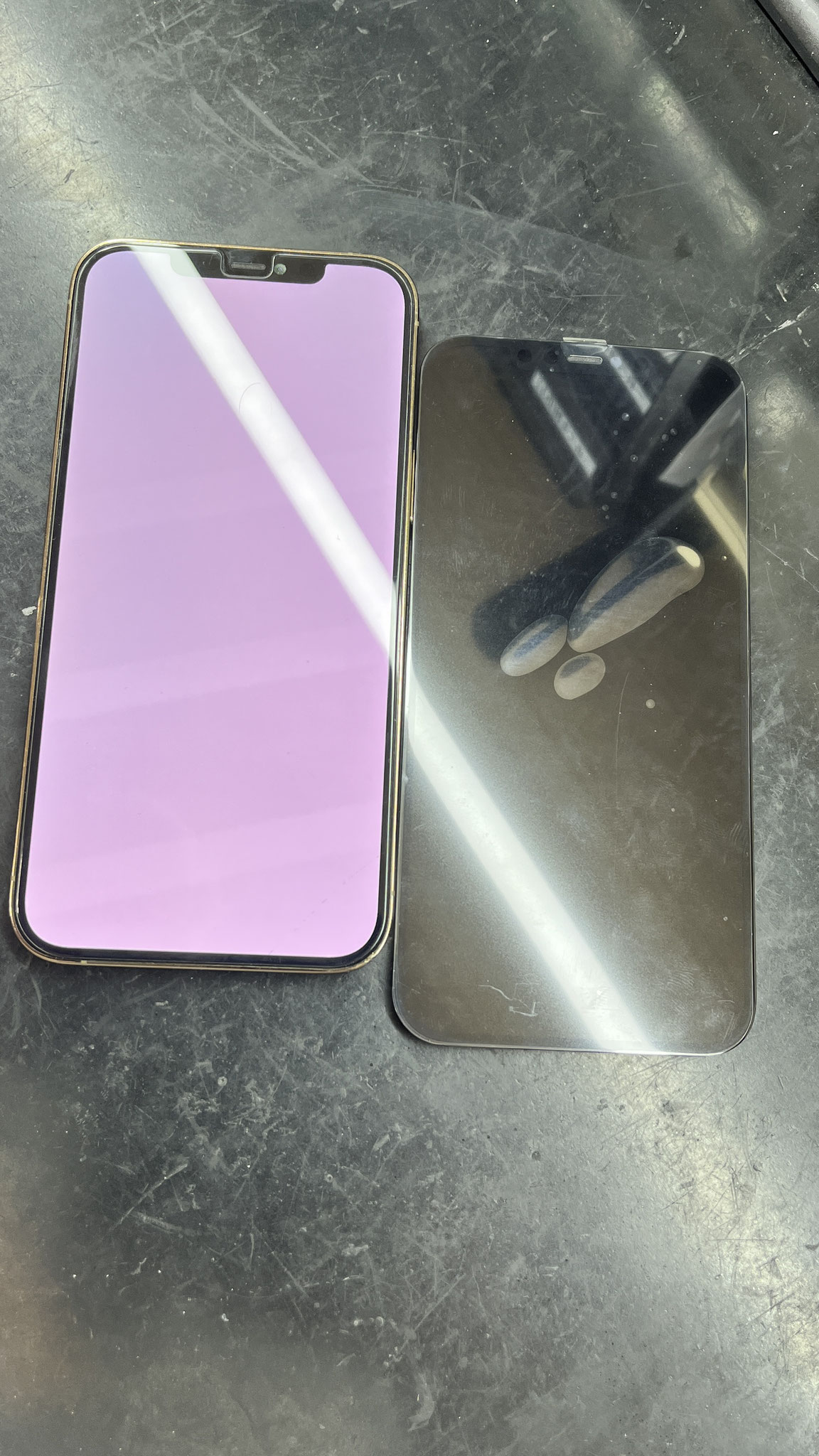 iPhone12ProMax 水没！映らない液晶 修理 - iphone 修理 栃木