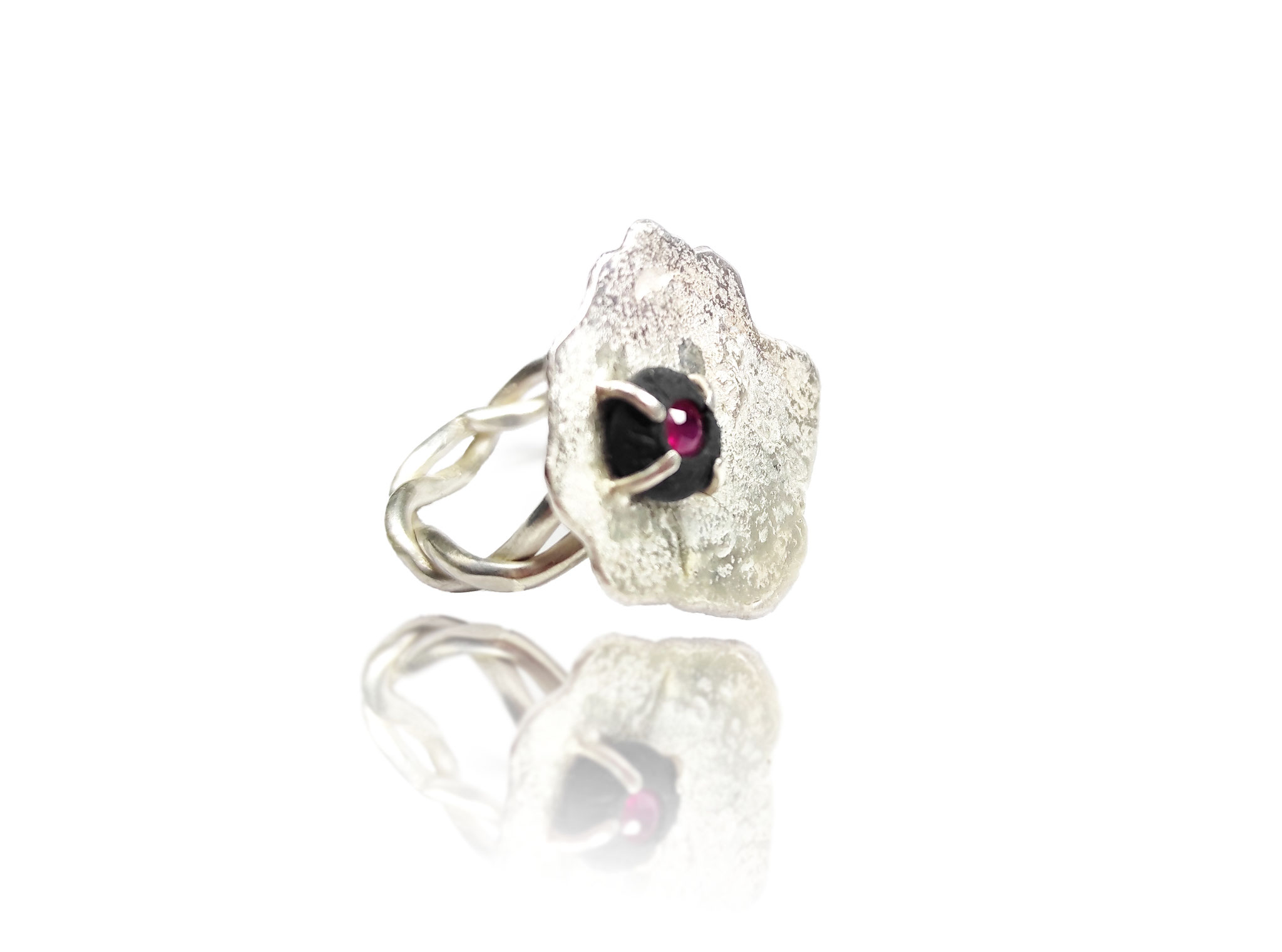 Anello "Kiev" argento, porcellana nera con rubino