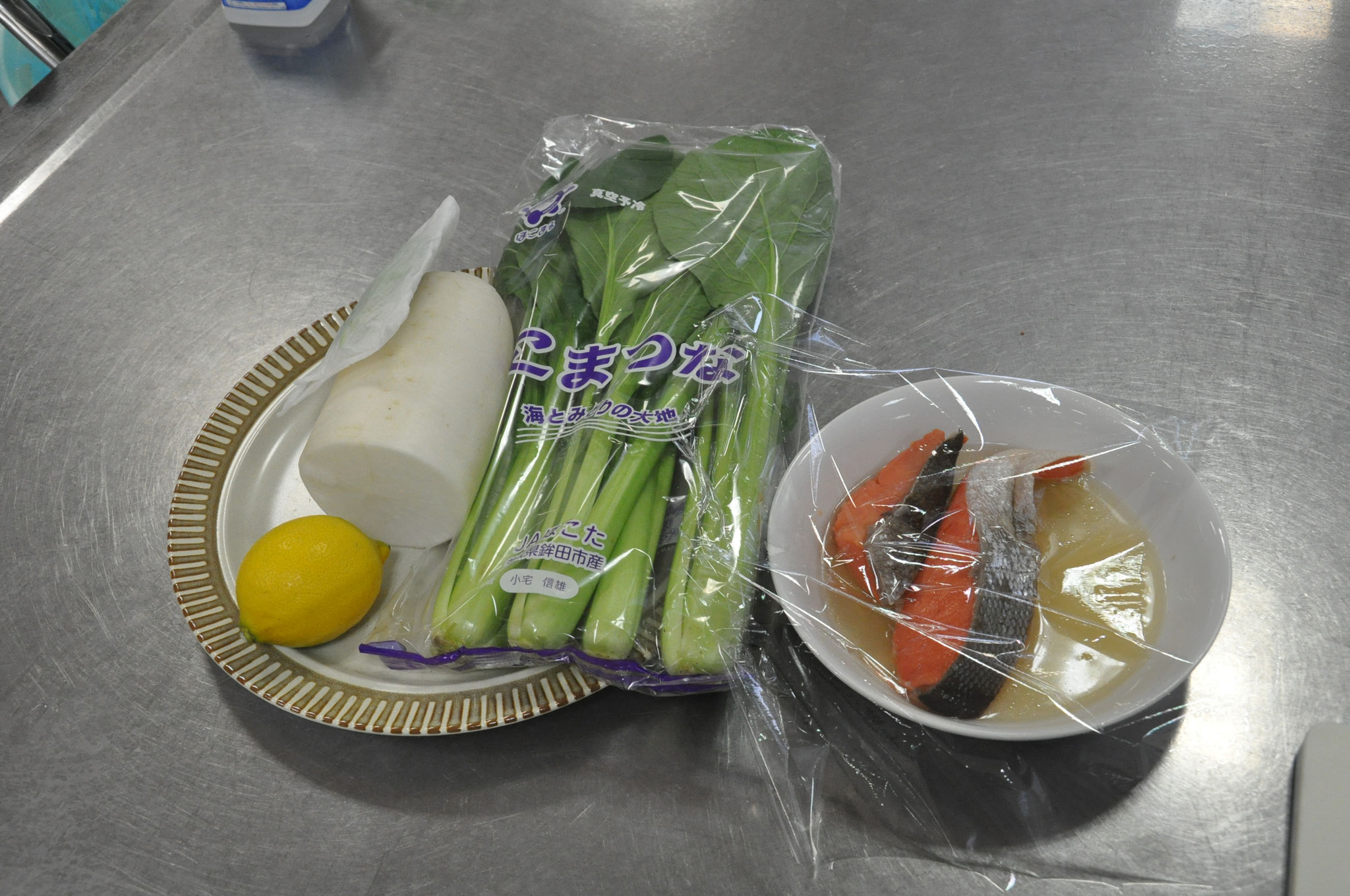小松菜に塩麹用の小松菜、はさみ漬け用の鮭