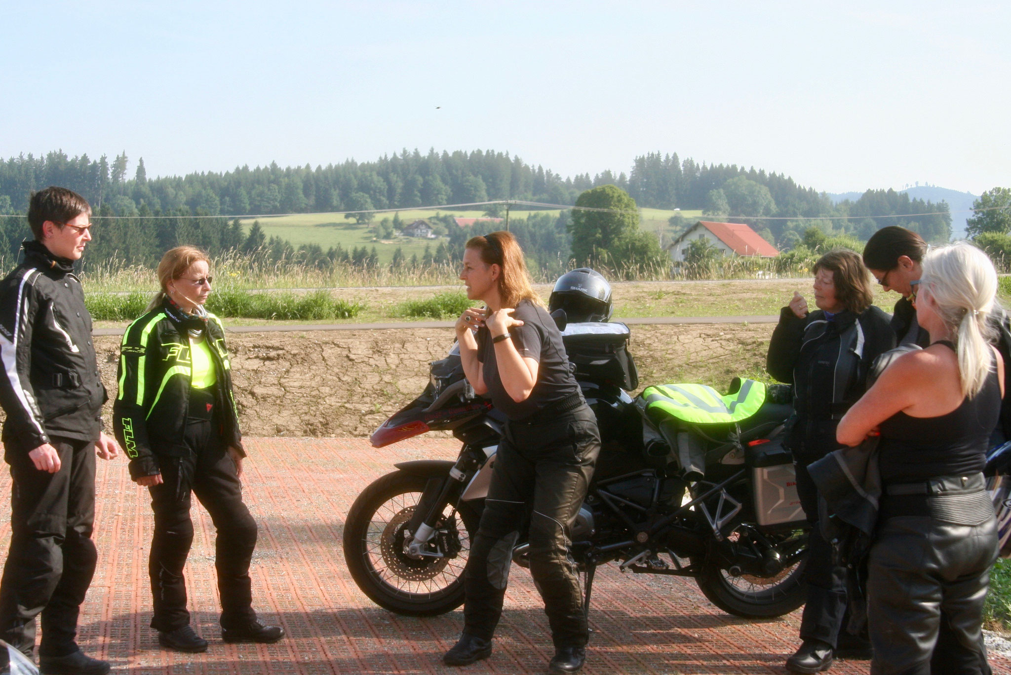 Motorradfahrerinnen kennenlernen