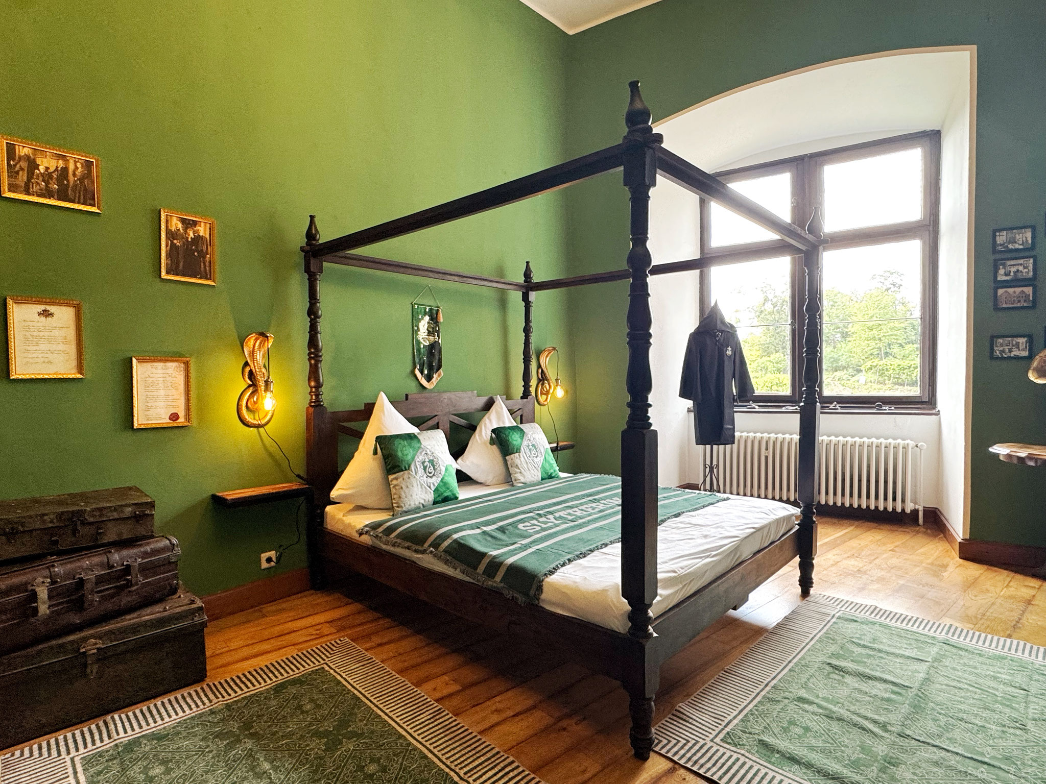 Großes charmantes Himmelbett 
