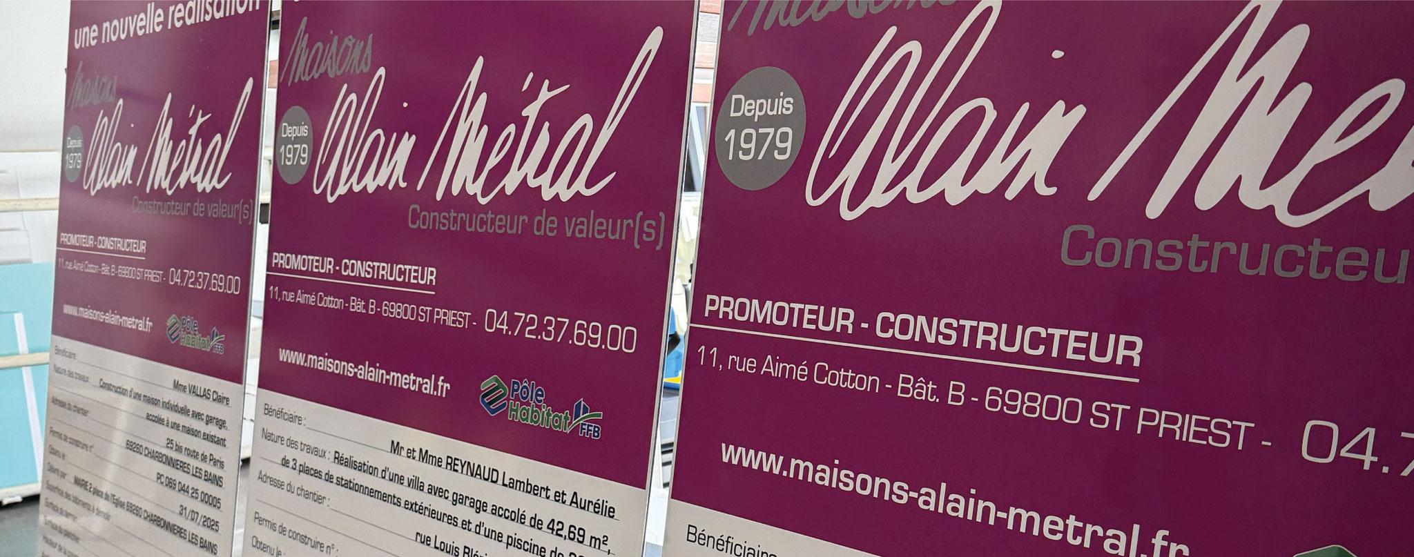 panneau publicitaire marquage véhicule professionnel à Lyon lettrage adhésif vitrophanie autocollants muraux habillage vitrine enseigne décoration adhésive sur mesure dépoli vinyle microperforé signalétique personnalisée impression logo à Saint Priest