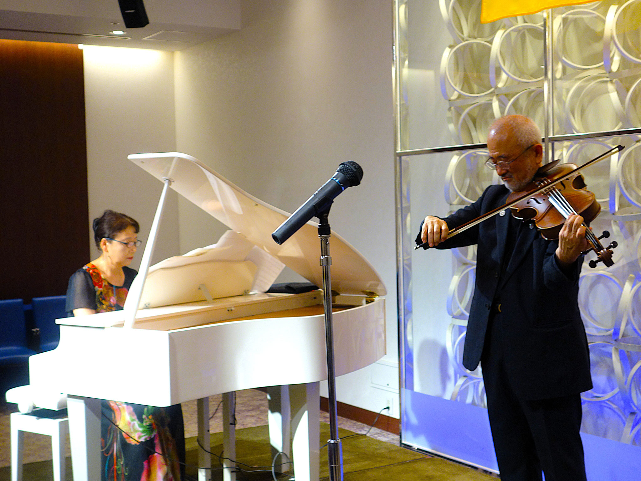 沖田孝司氏・千春様によるヴィオラとピアノ演奏