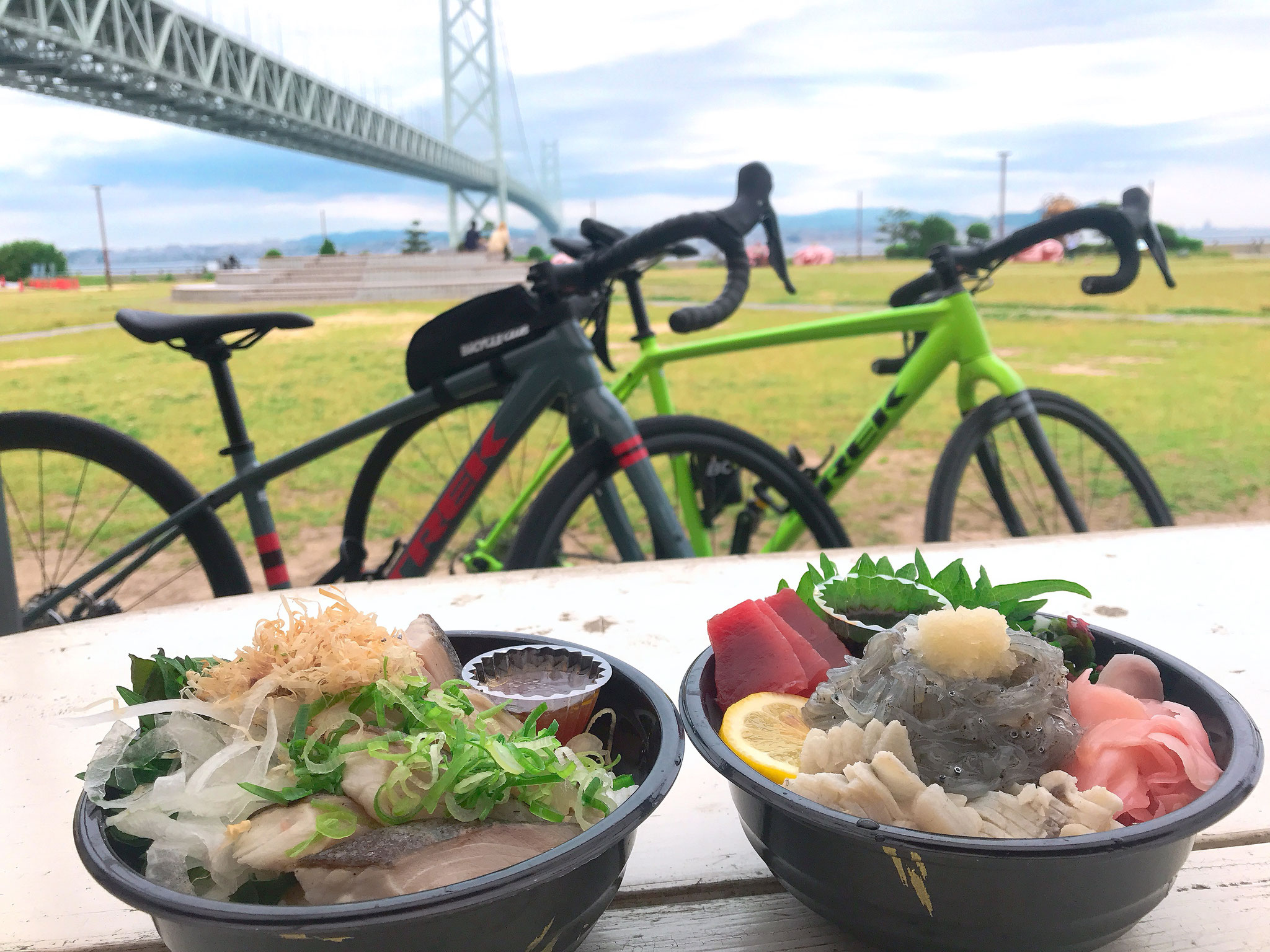 お昼ご飯は道の駅あわじで、お好きな淡路島グルメを堪能!!