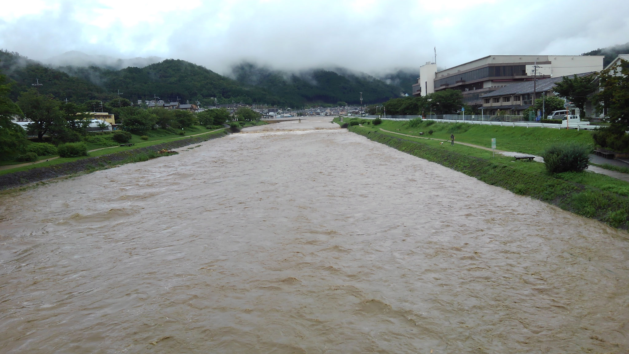 MK前(西賀茂橋より)