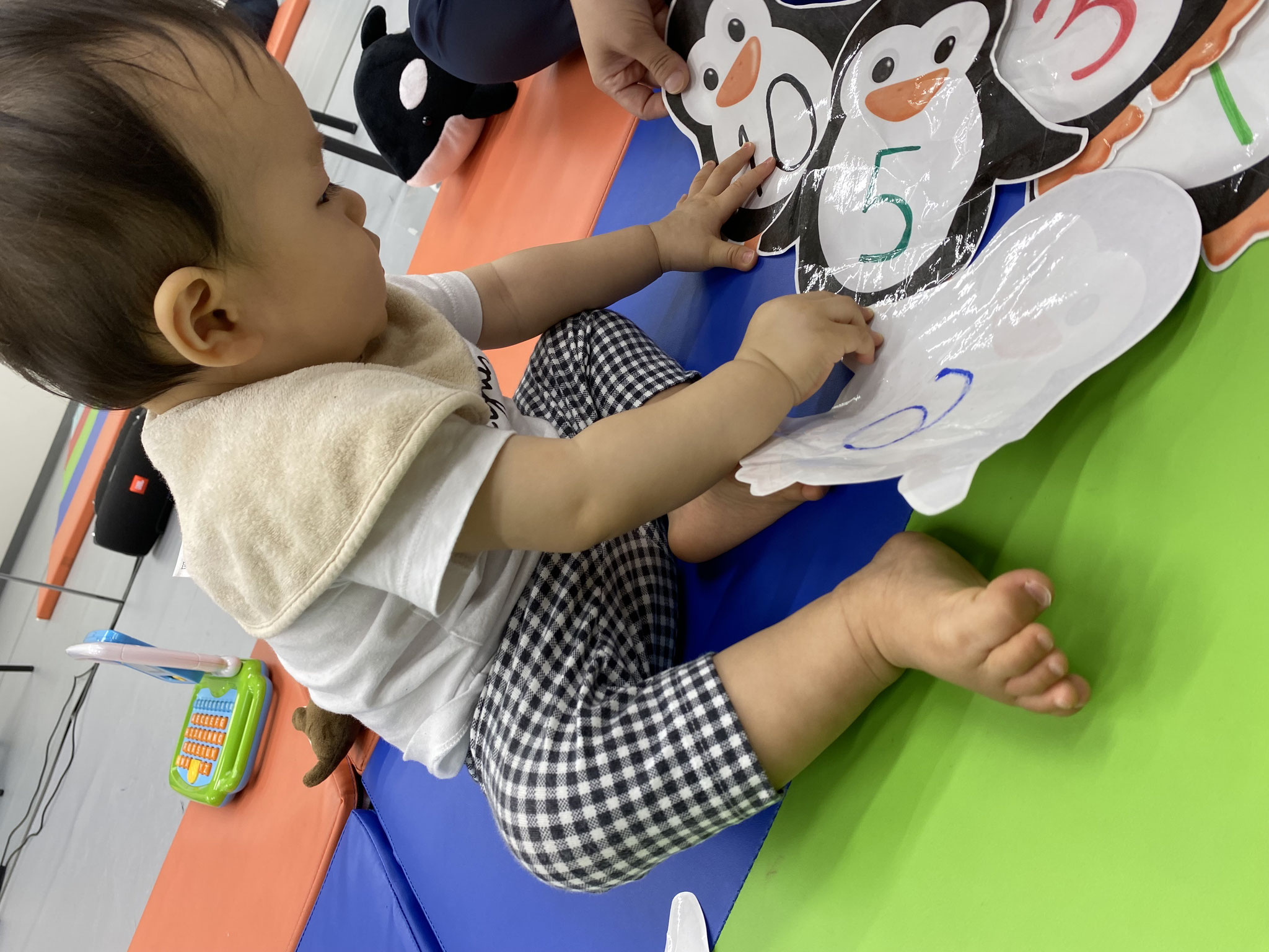 先生手作りのかわいい教材を用いて学びます