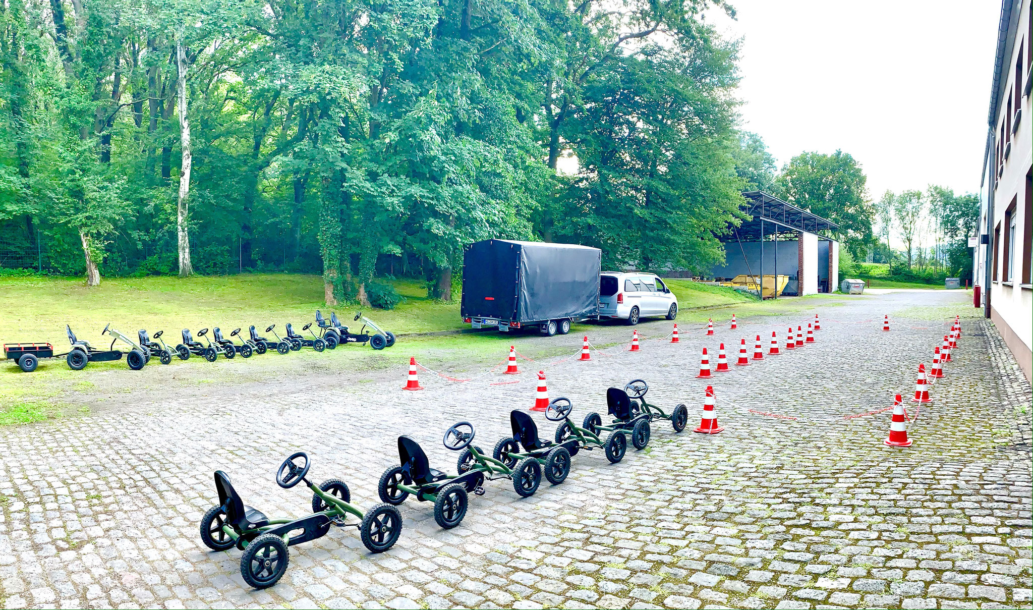 NEU; unsere MOBILE GOKART RENNSTRECKE für Ihr eigenes Gelände!!!