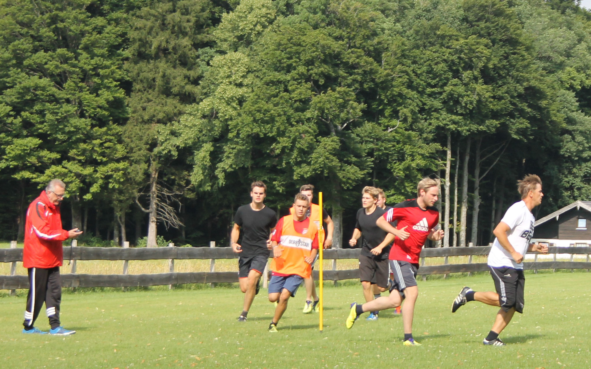 FUSSBALLTRAINING BEIM SC WALL