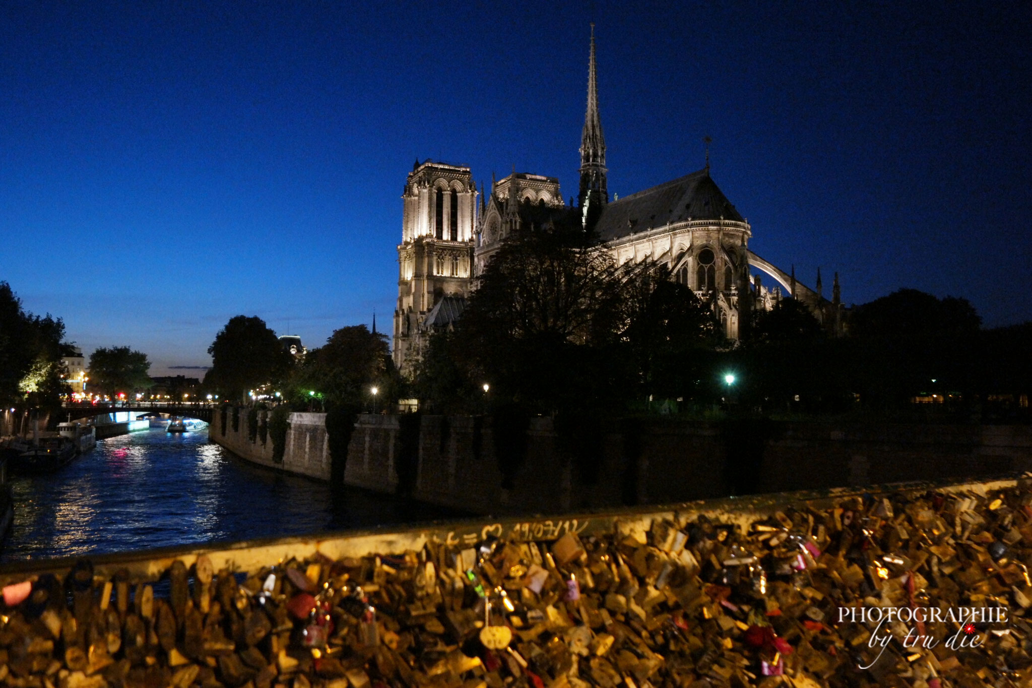 Bild: Pont de l'Archevêché am Abend 