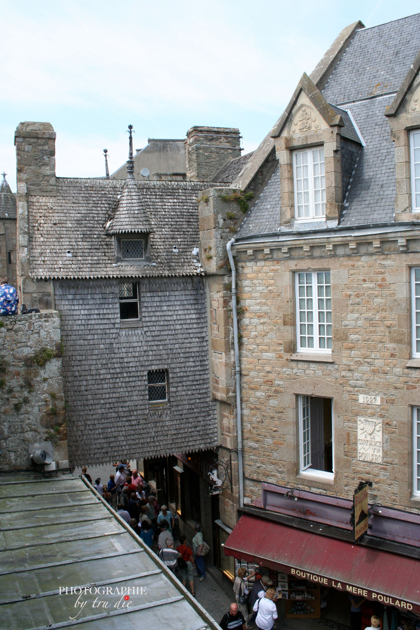 Bild:  in den Straßen von Mont-Saint-Michel