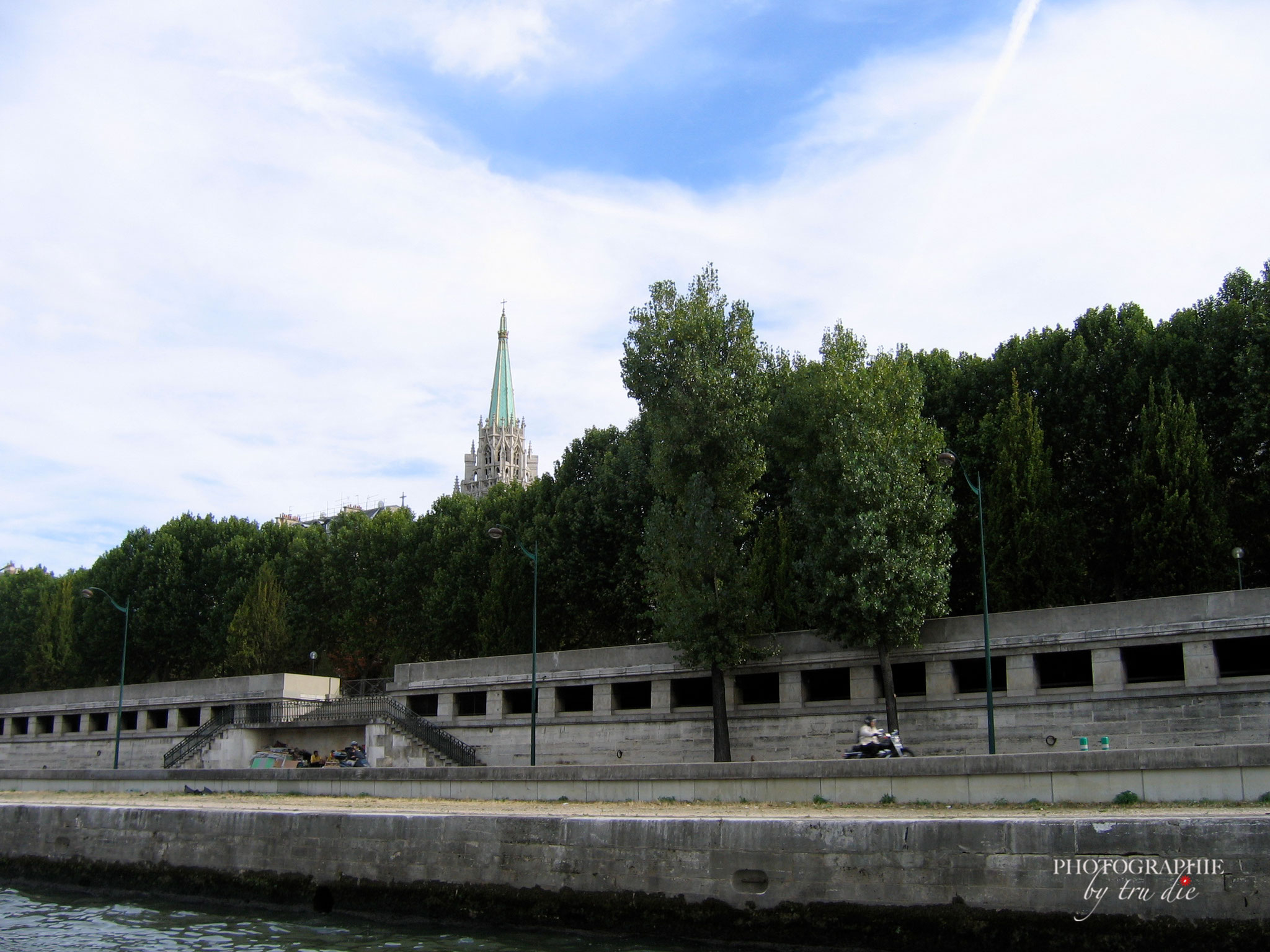 Bild:  Bootsrundfahrt auf der Seine 