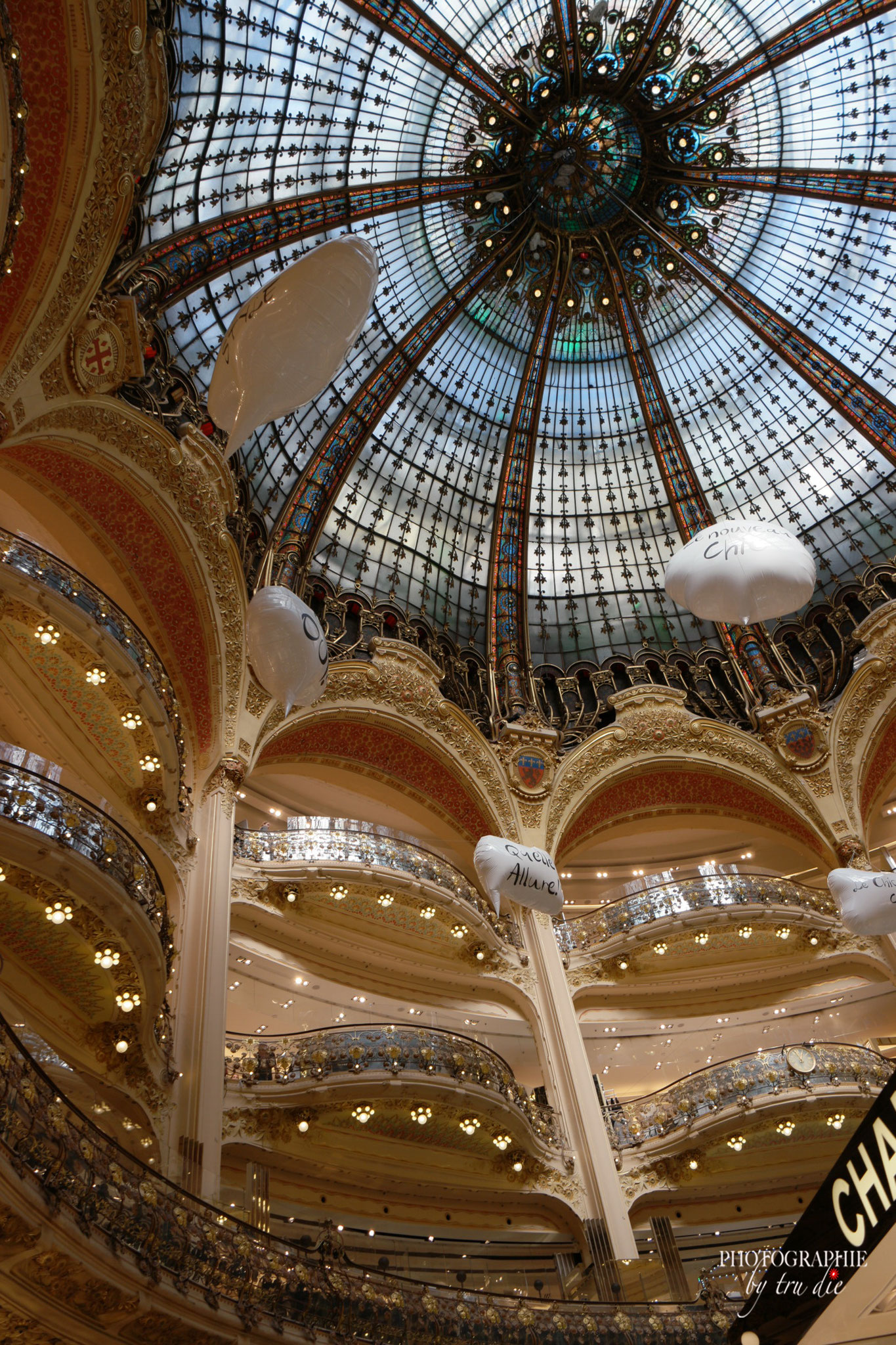 Bild: Galeries Lafayette mit Blick in die Kuppel, Paris 