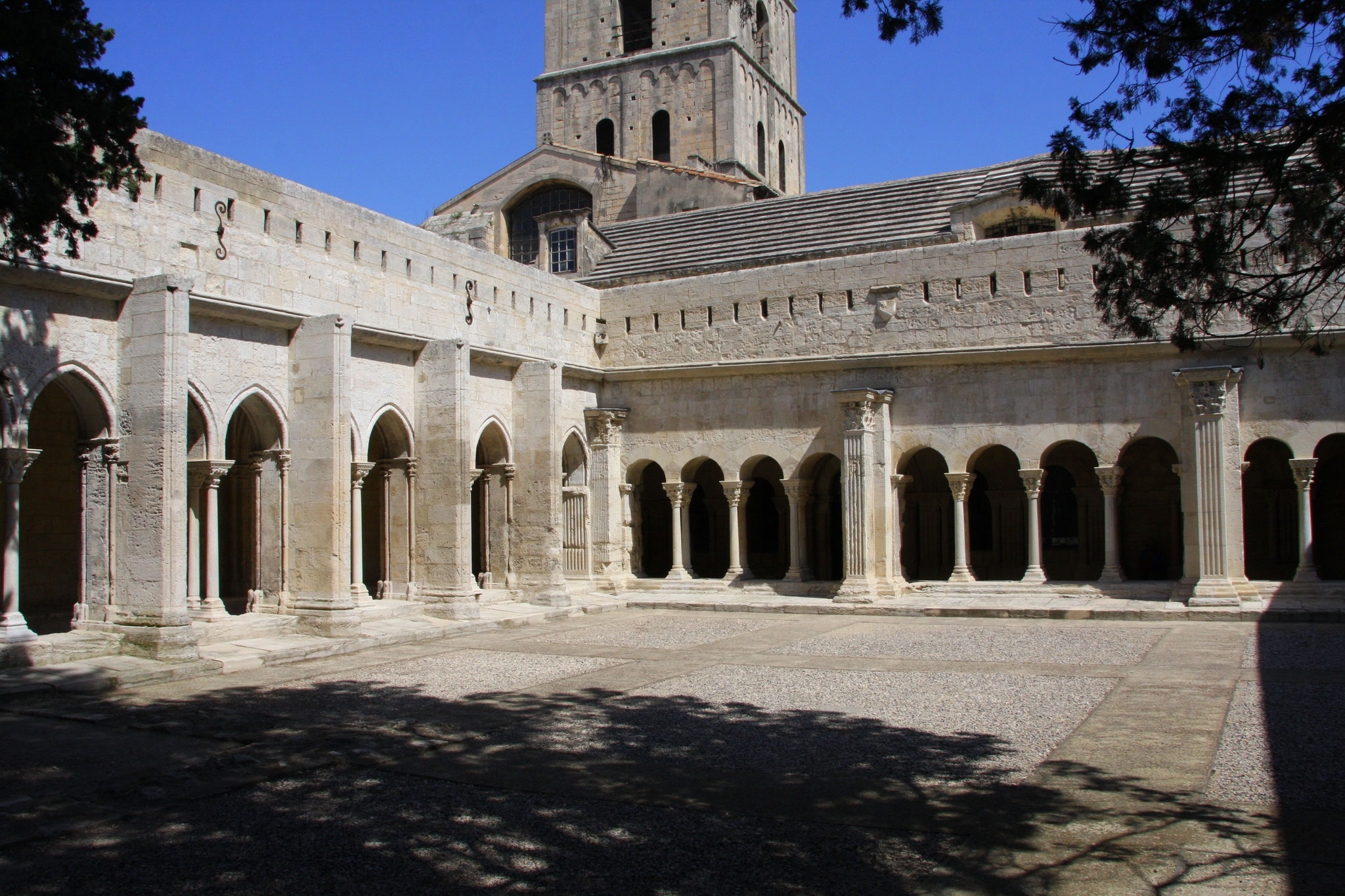 Bild: Kreuzgang von St.-Trophime, Arles, Provence