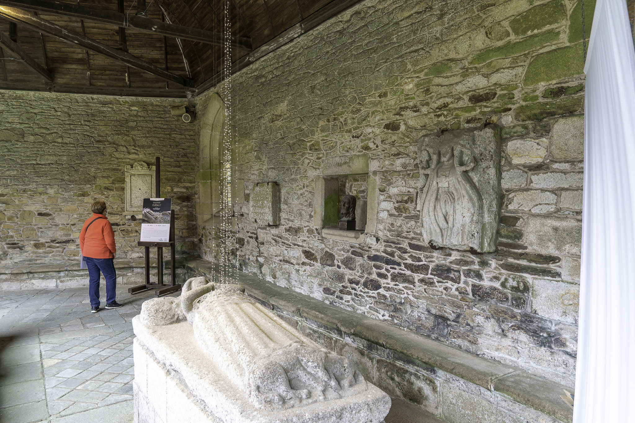 Bild: Kreuzgang der Kathedrale Saint-Tugdual in Tréguier in der Bretagne  