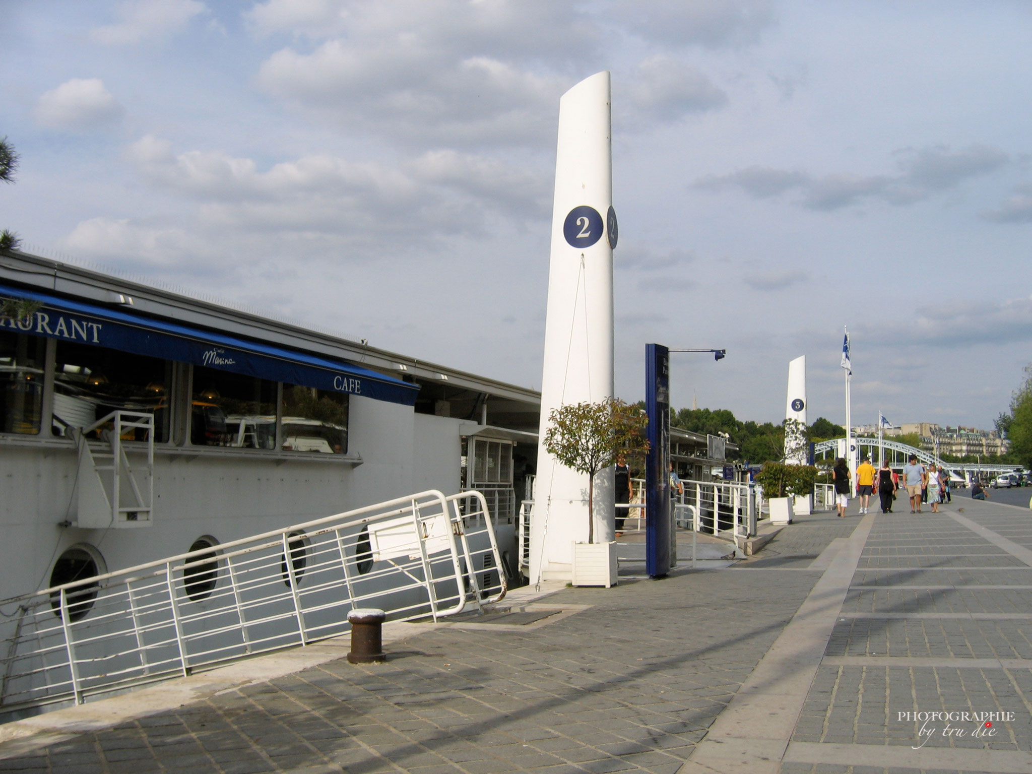 Bild:  Bootsrundfahrt auf der Seine