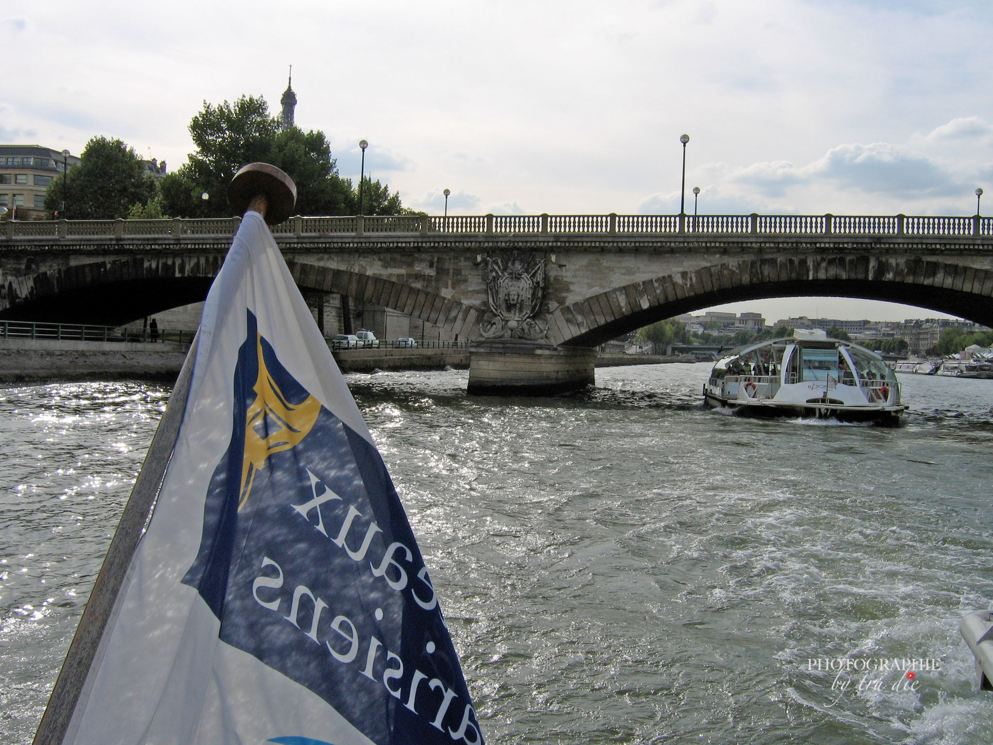 PoBild:  Bootsrundfahrt auf der Seinent l'Alma