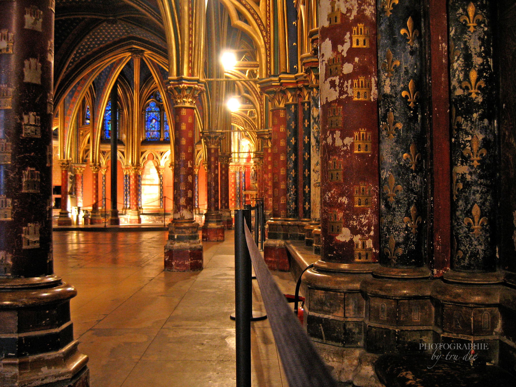 Bild: Unterkirche von Sainte-Chapelle in Paris 