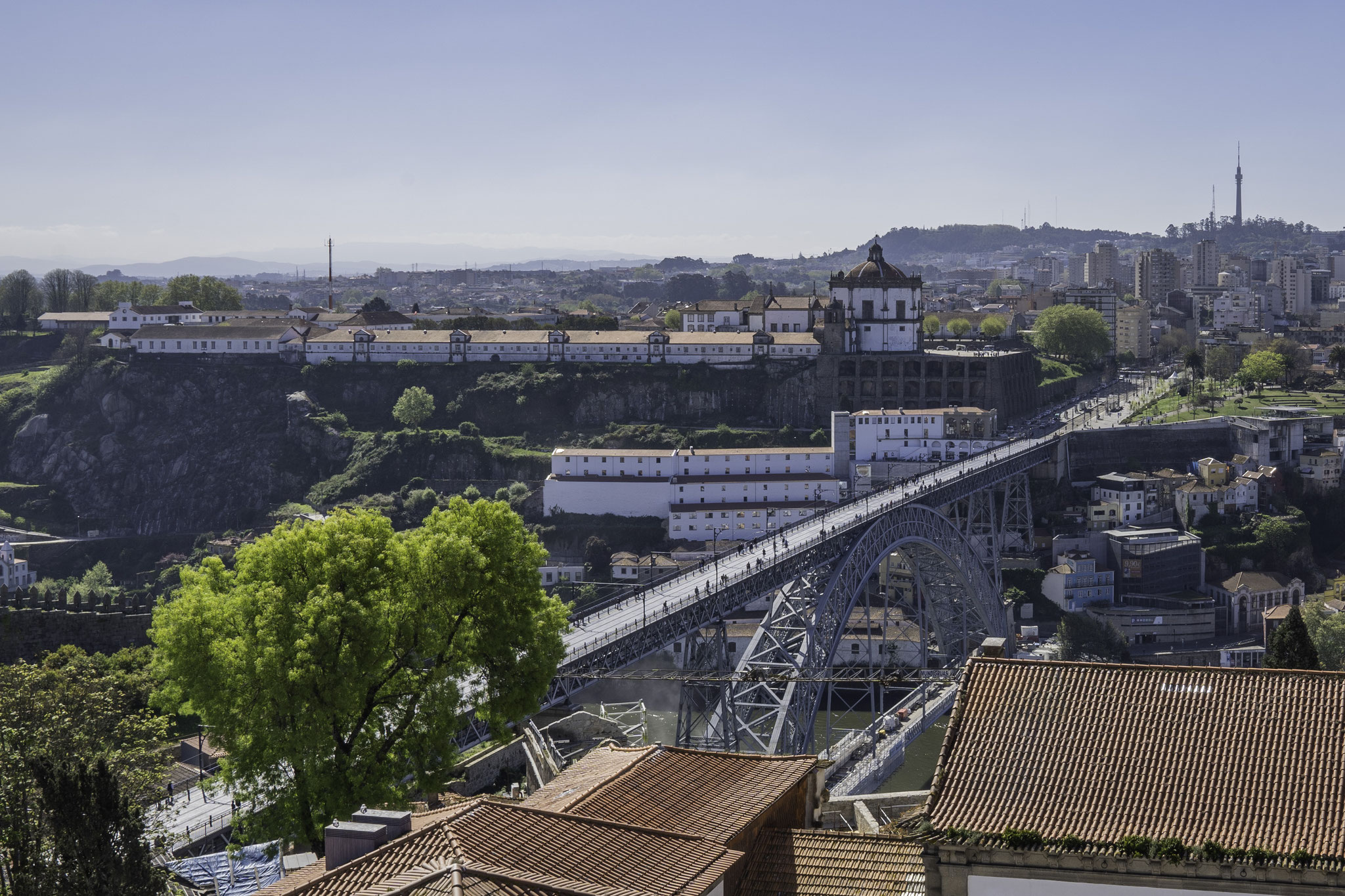 Bild: Blick von dem Turm der Kathedrale Sé do Porto auf Ponte Dom Luis I