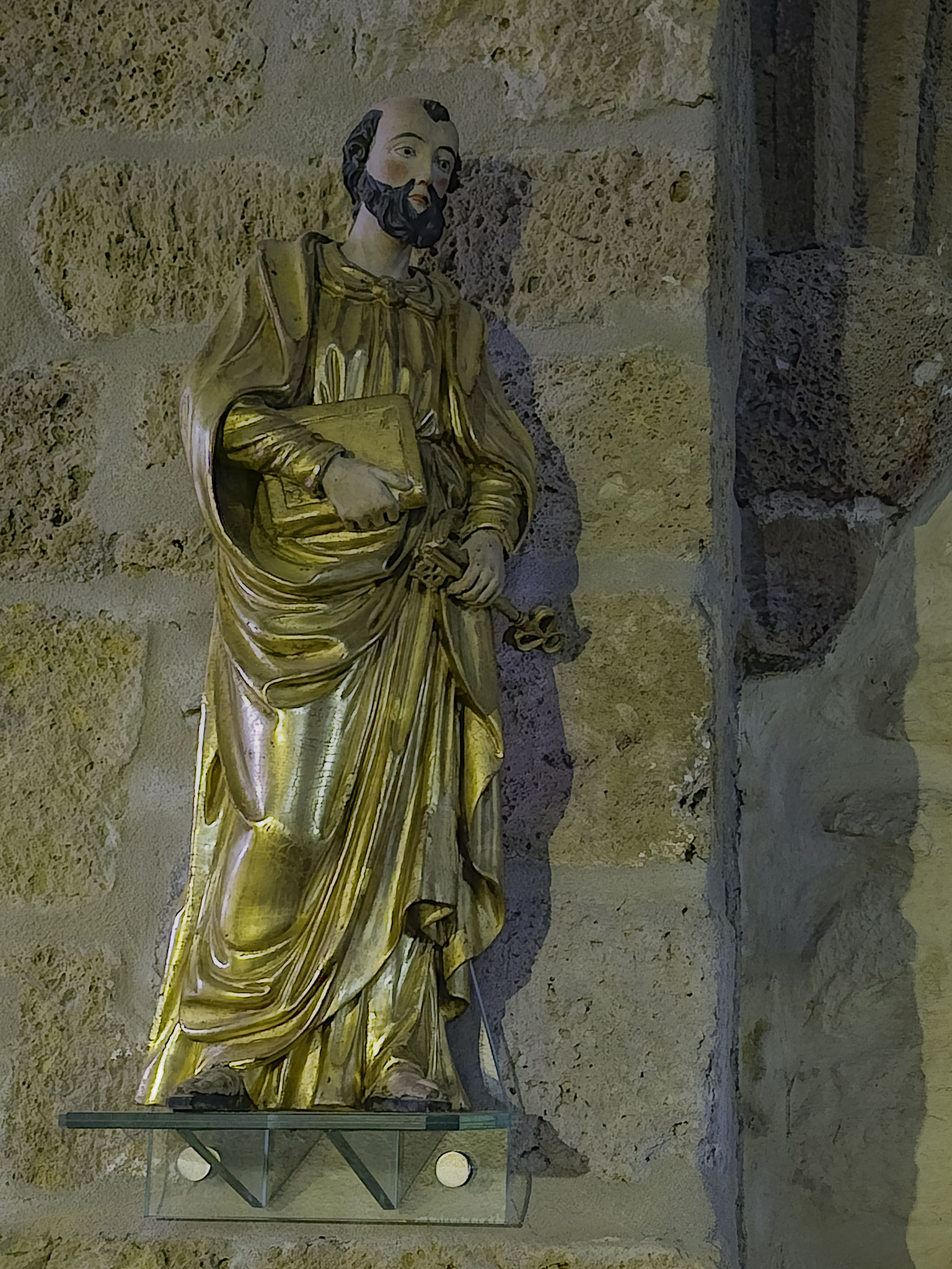 Skulpturen in der Église Saint-Jean-Baptiste in Larrau