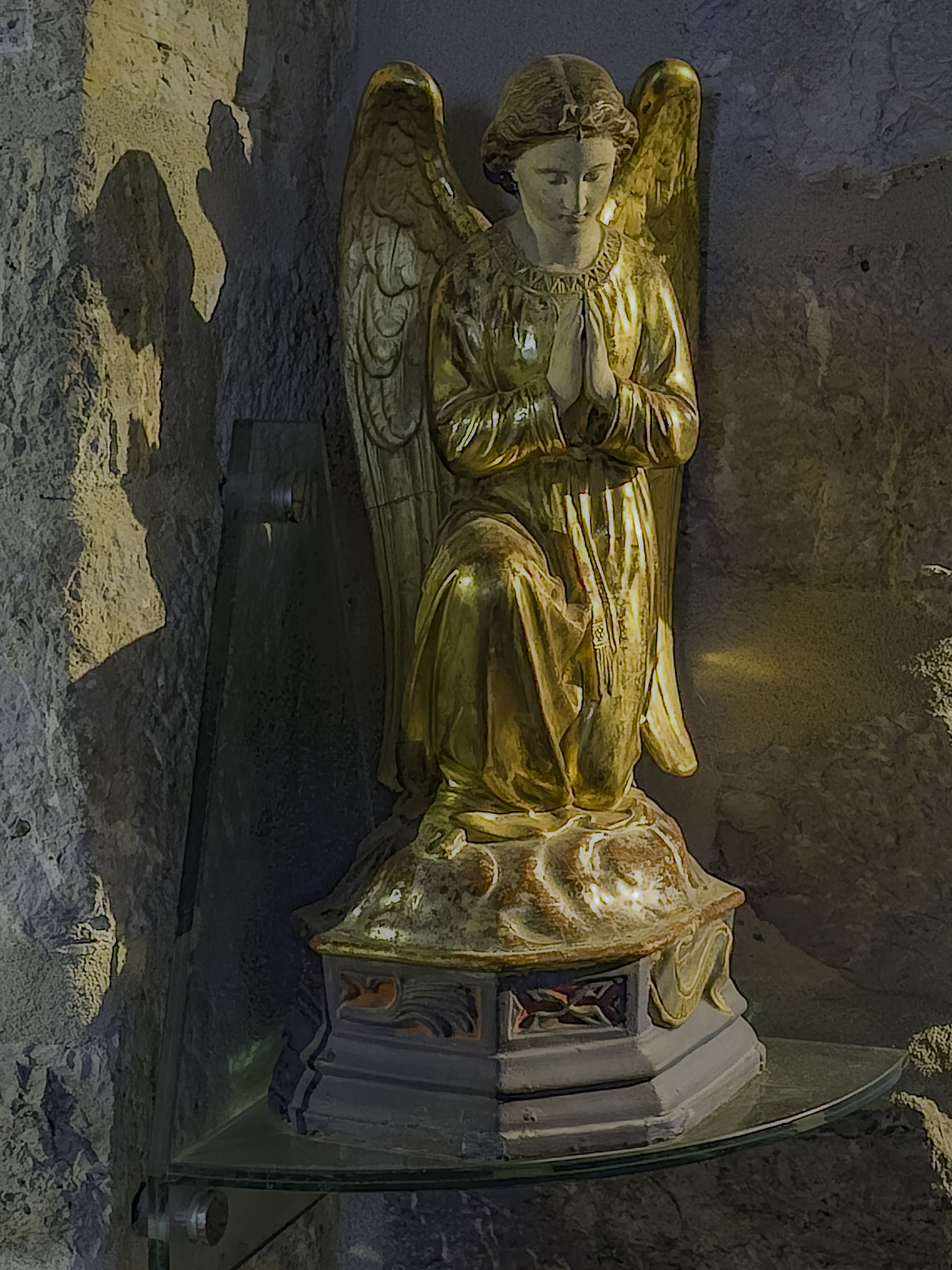 Skulpturen in der Église Saint-Jean-Baptiste in Larrau 