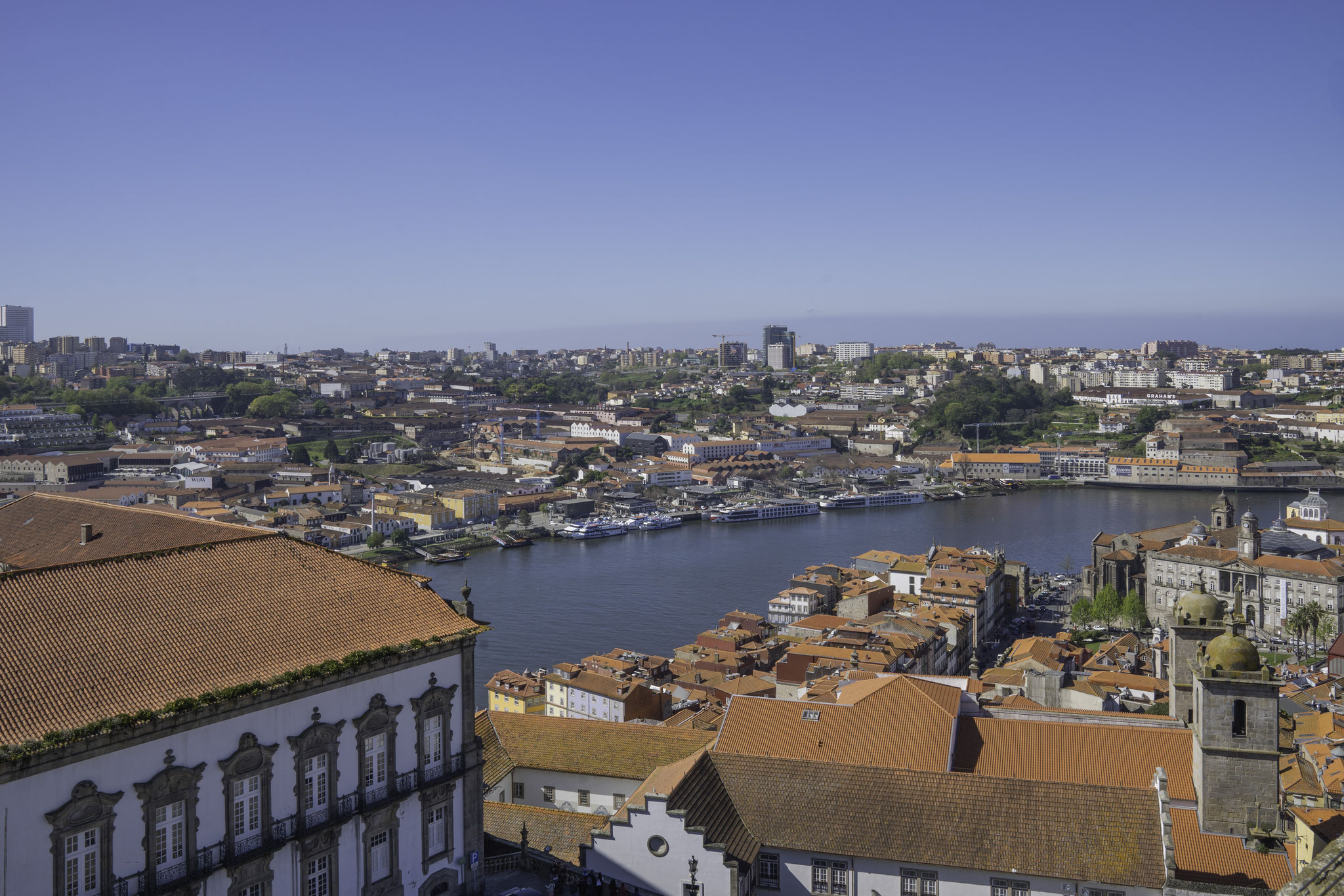 Bild: Blick von dem Turm der Kathedrale Sé do Porto auf Douro