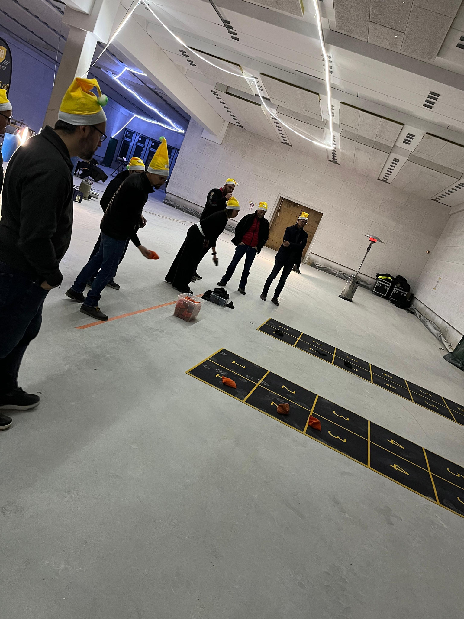 "Erstaunlich wie selbst üblicherweise verhalten agierende Kolleg*innen bei BuddyBash zu dynamischen Teamantreiber*innen mutieren! ;)" - Claus Wehmeyer, Kfm. Senior Projektleiter, ZECH Bau SE