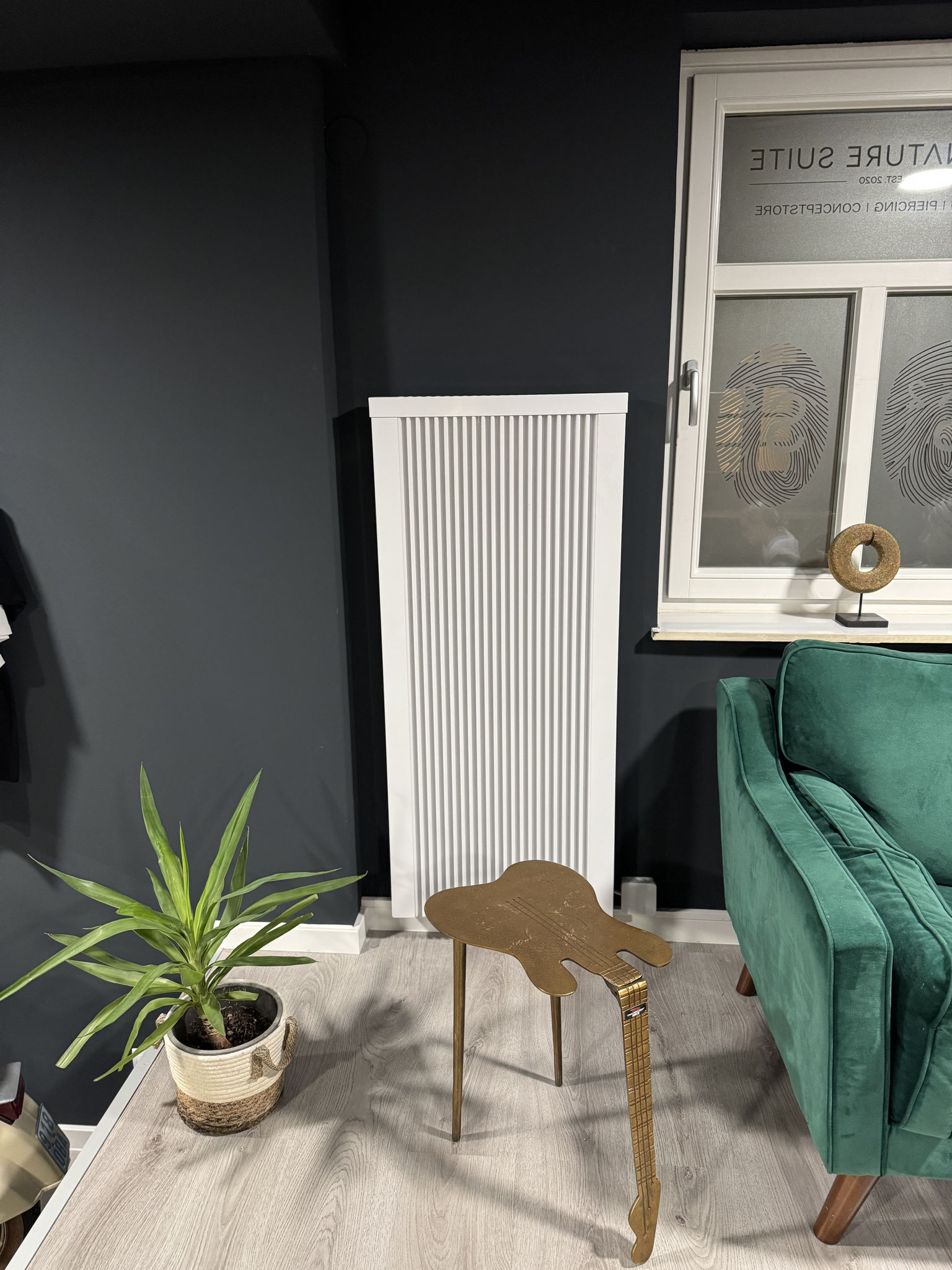 Memoterm hoch neben Couch, 1800W