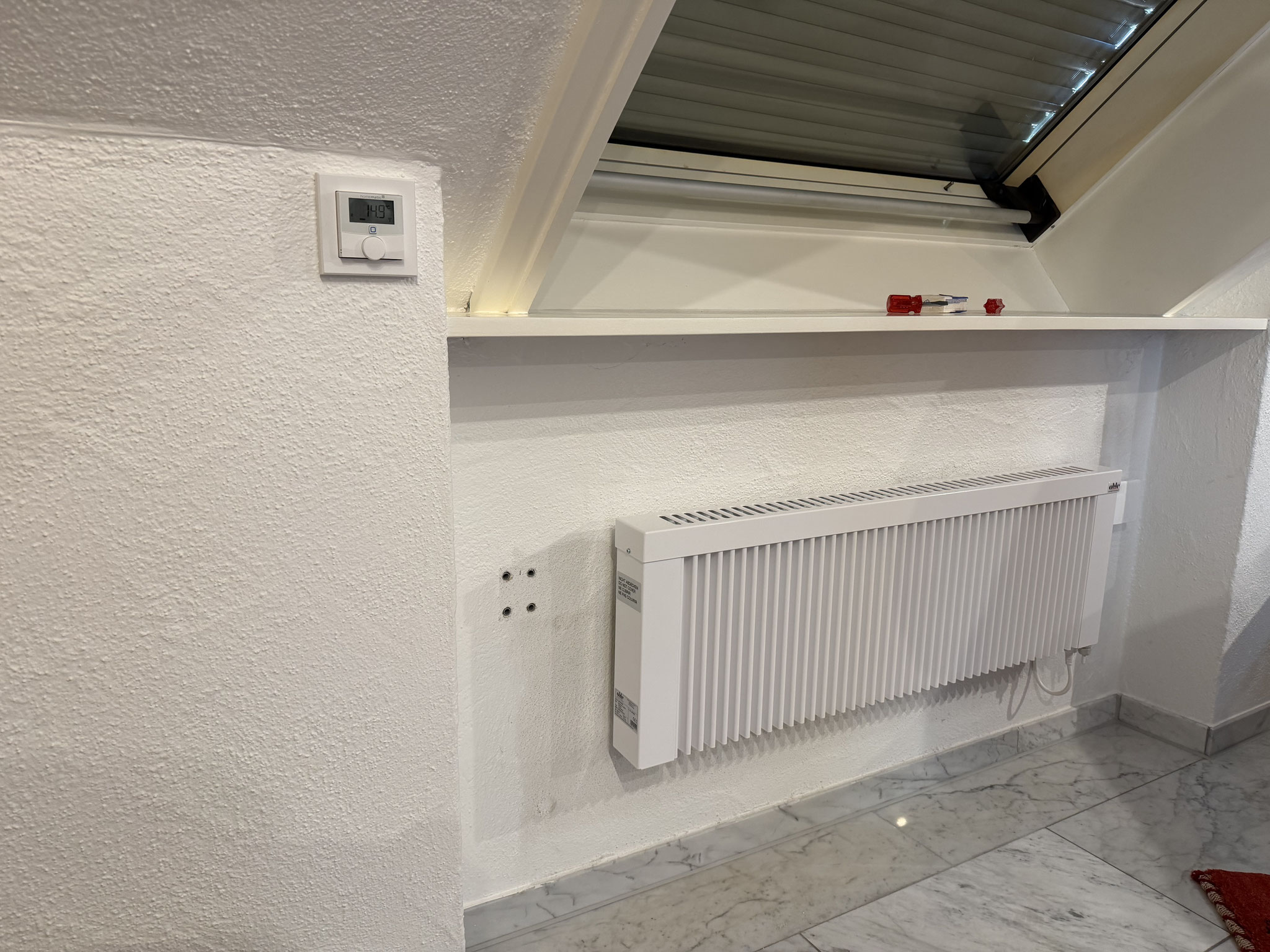 Memoterm niedrig, Schlafzimmer, unter Dachfenster, 2000W