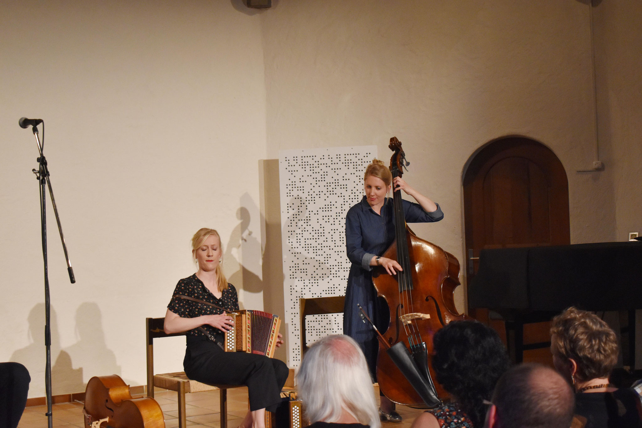 Die Musikerinnen Kristina und Evelyn Brunner