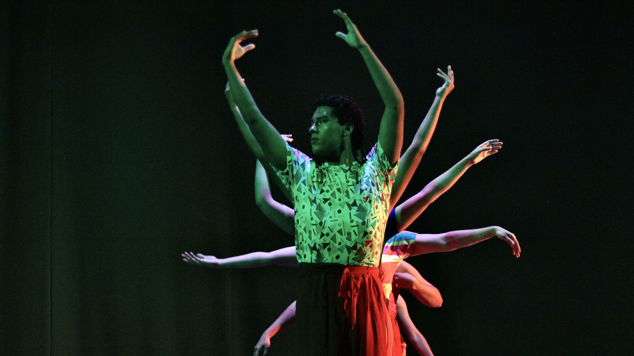 Presentación de danza "Ecos de movimiento". Estudiantes de Bachillerato en Artes y Humanidades y Profesional Medio en Danza