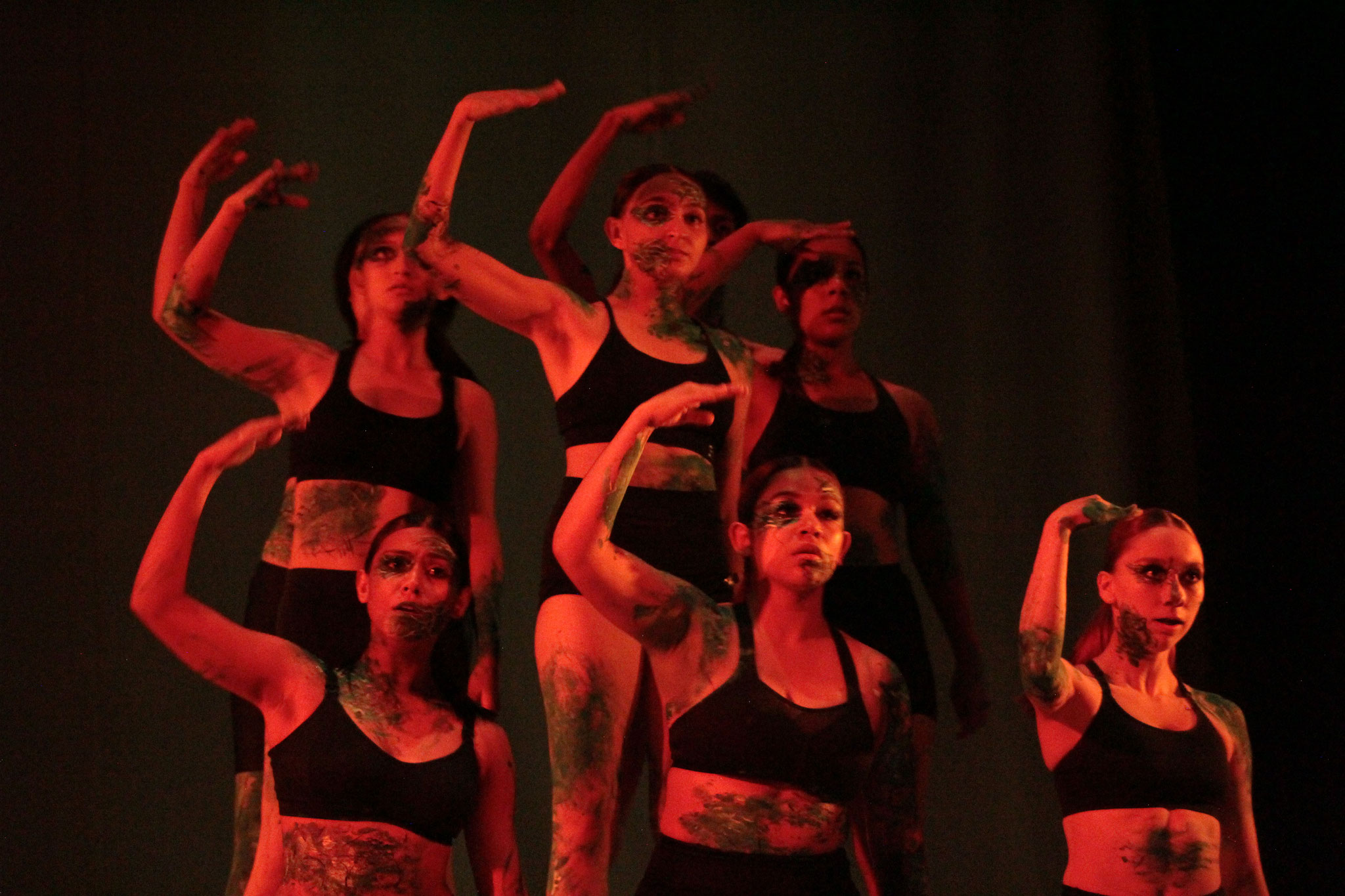 Presentación de danza "Ecos de movimiento". Estudiantes de Bachillerato en Artes y Humanidades y Profesional Medio en Danza