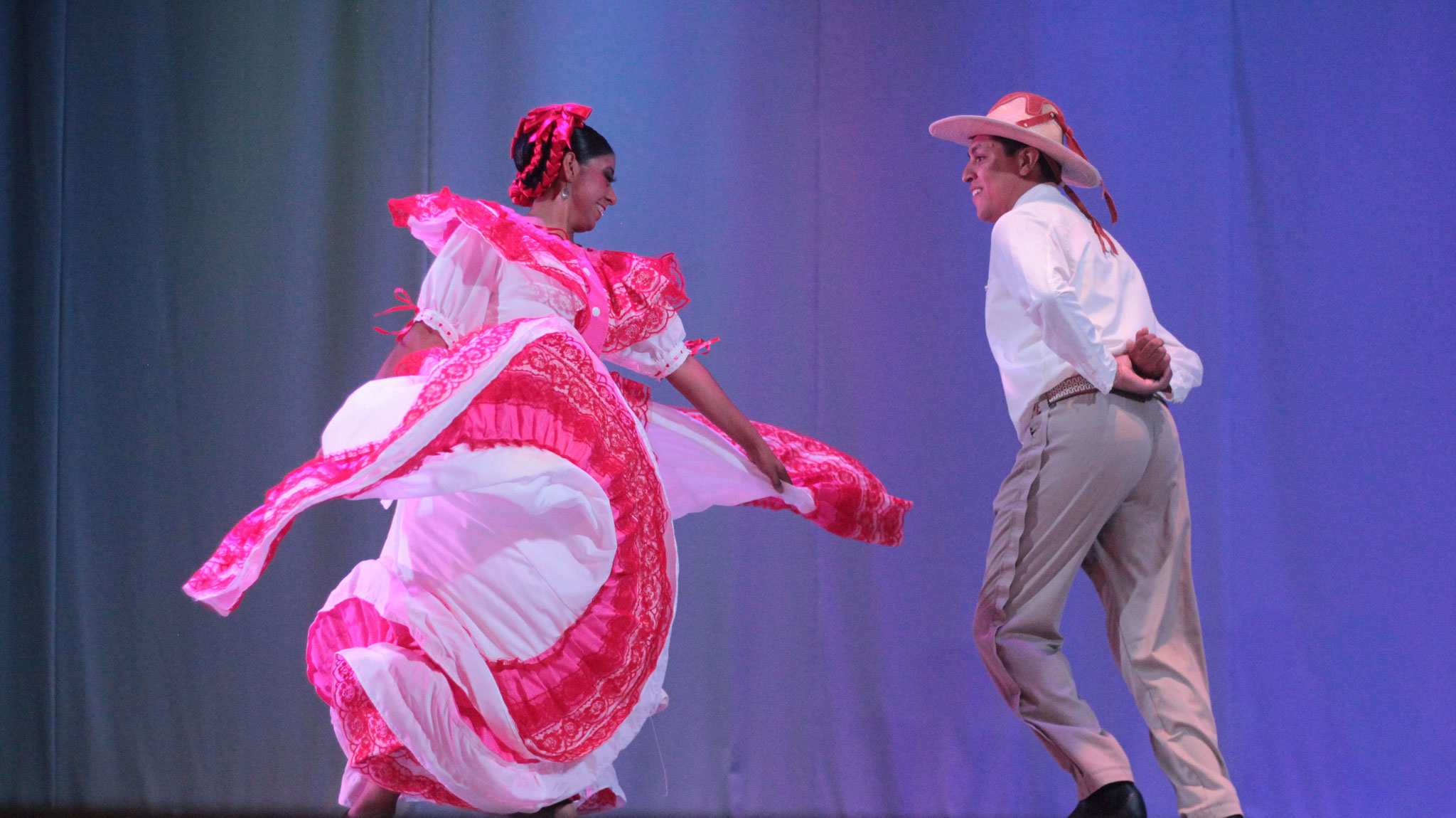 Presentación de danza "La última y nos vamos". Área de danza popular mexicana