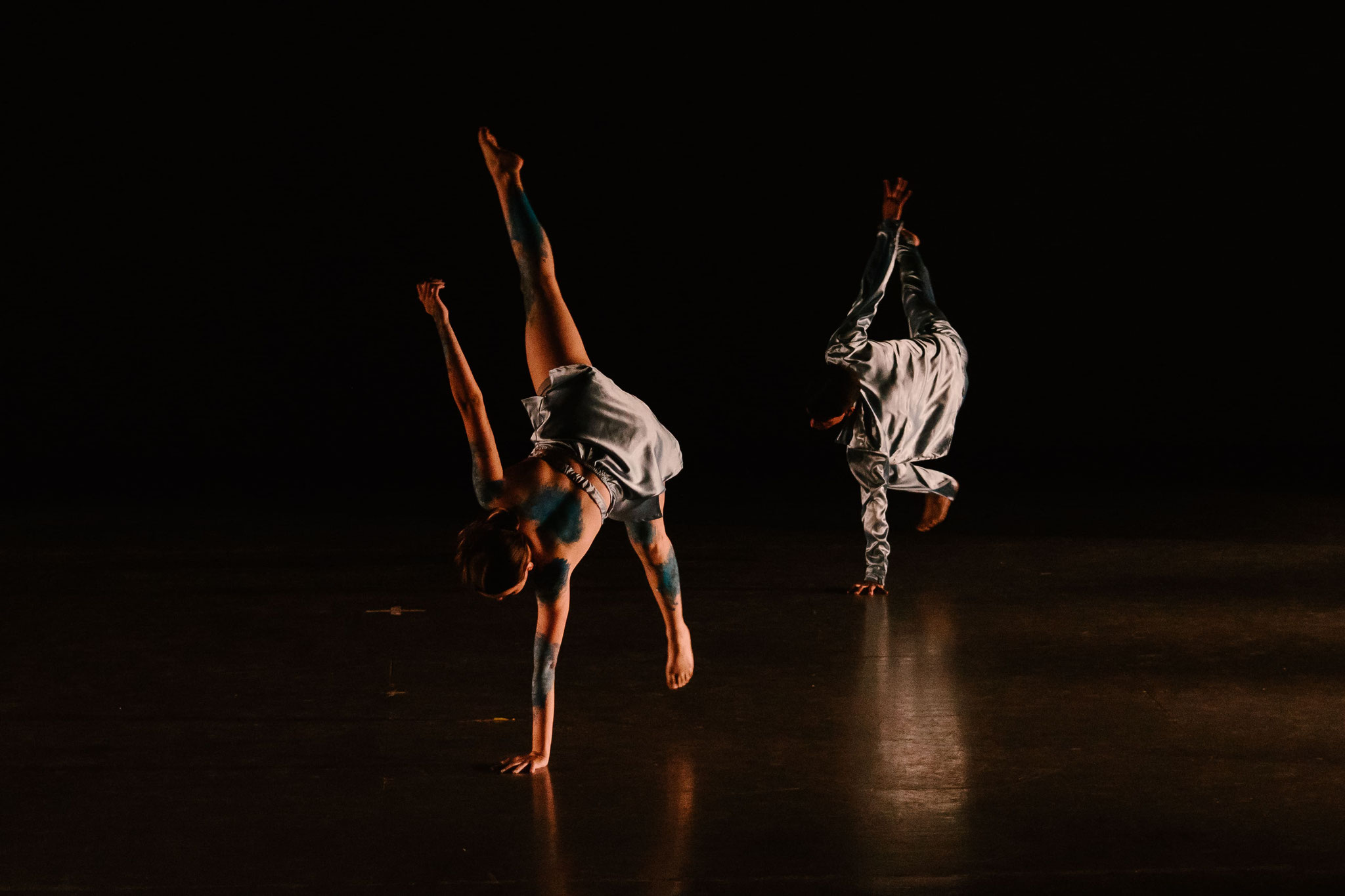 Presentación de danza "Mortel". Estudiantes de 6.° semestre de Bachillerato en Artes y Humanidades en Danza