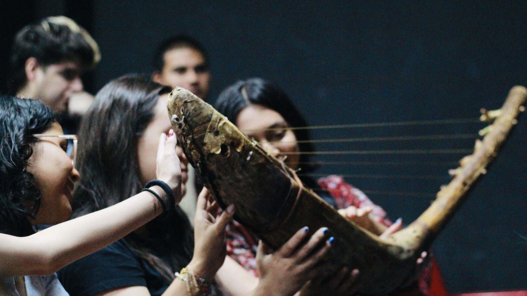 Obra "Sobre la tierra, la sangre y el infinito" con Sofía Frese y Sebastien Essomba