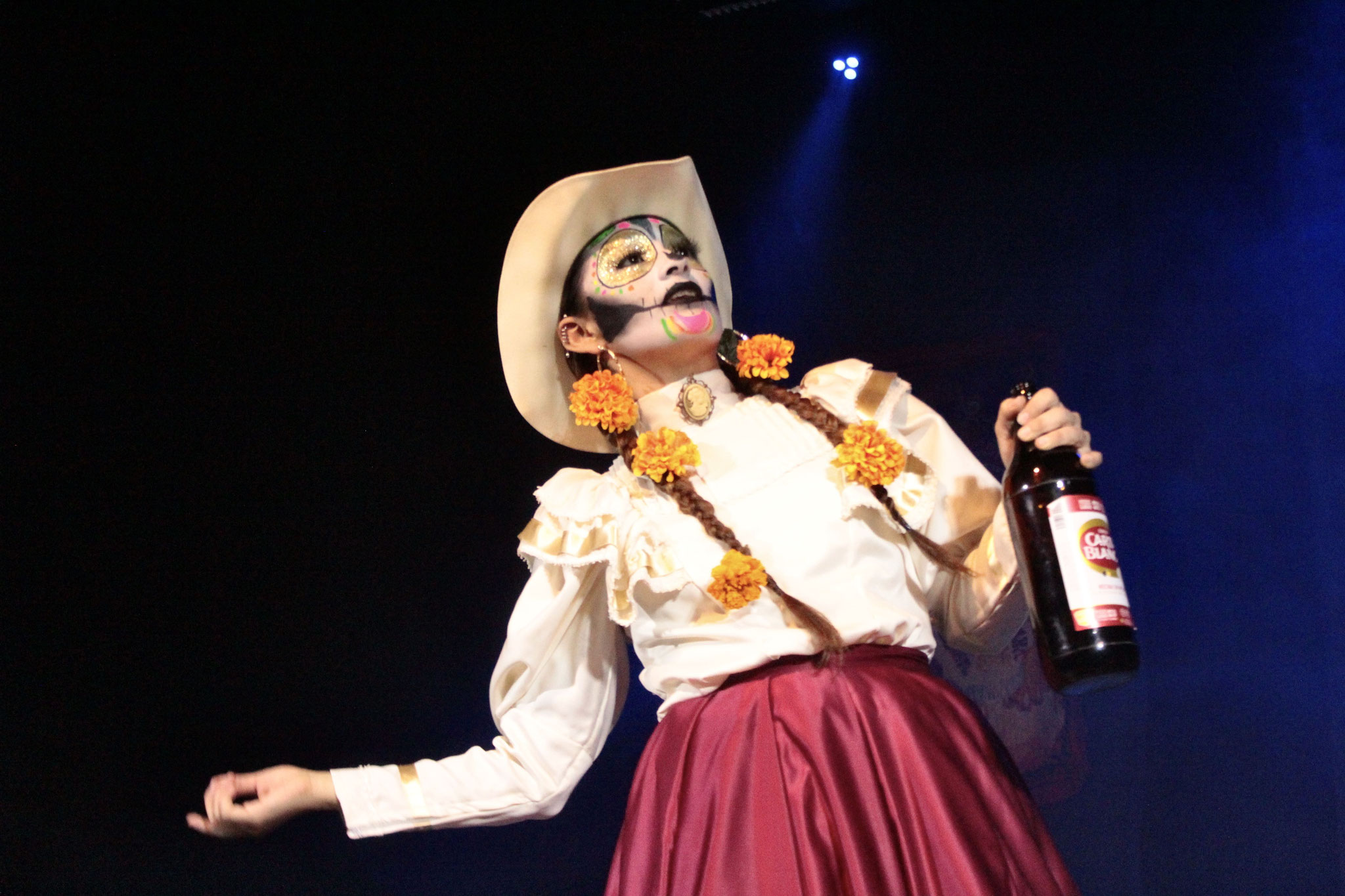 Presentación de danza "Amanecer vivos...quisiéramos" a cargo del área de Danza Popular Mexicana.