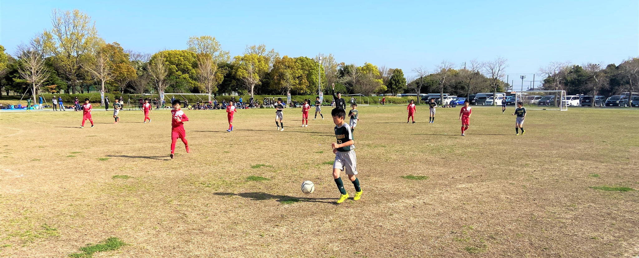 FCアロンザ(赤) vs FCフェルボール(緑)の愛知県勢屈指の強豪対決。