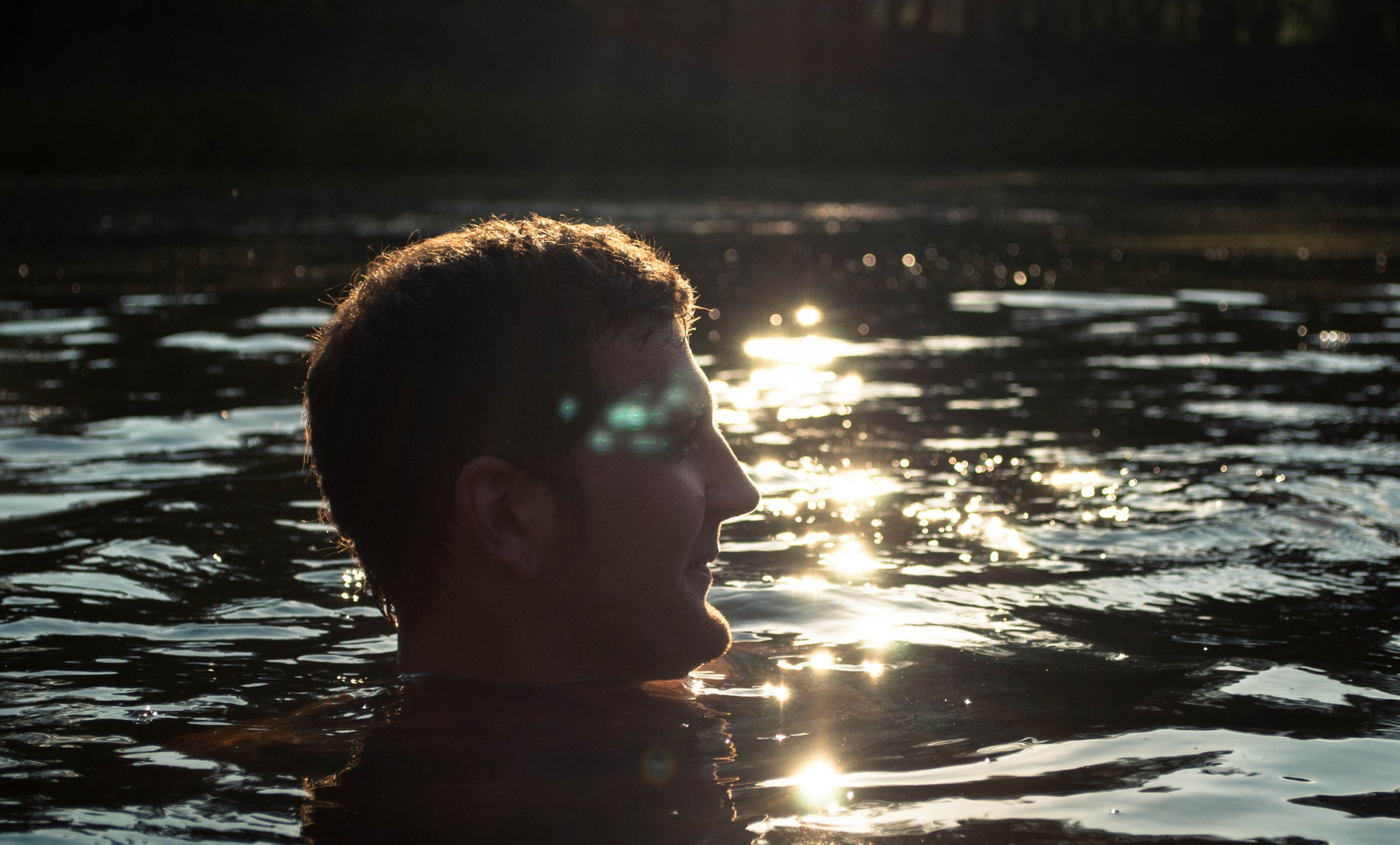Ein erfrischendes Bad im Trinkwasser des Bergsees