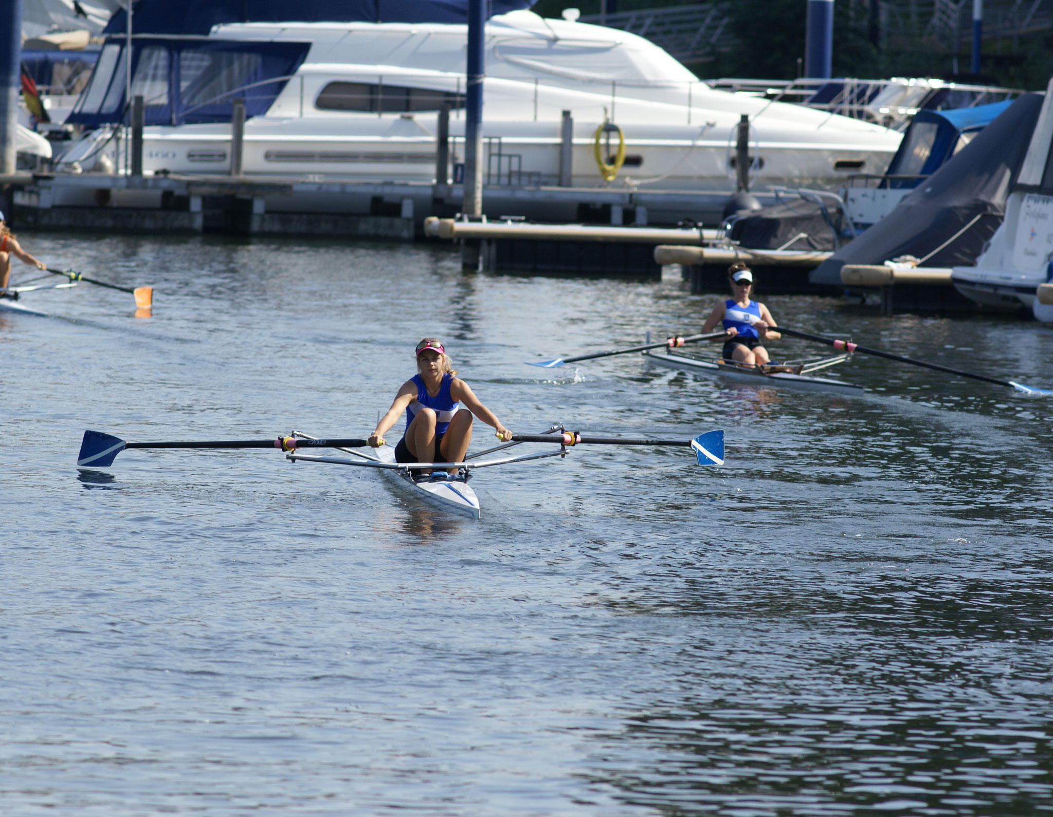 Ann-Kathrin und Sophia auf dem Weg zum Start