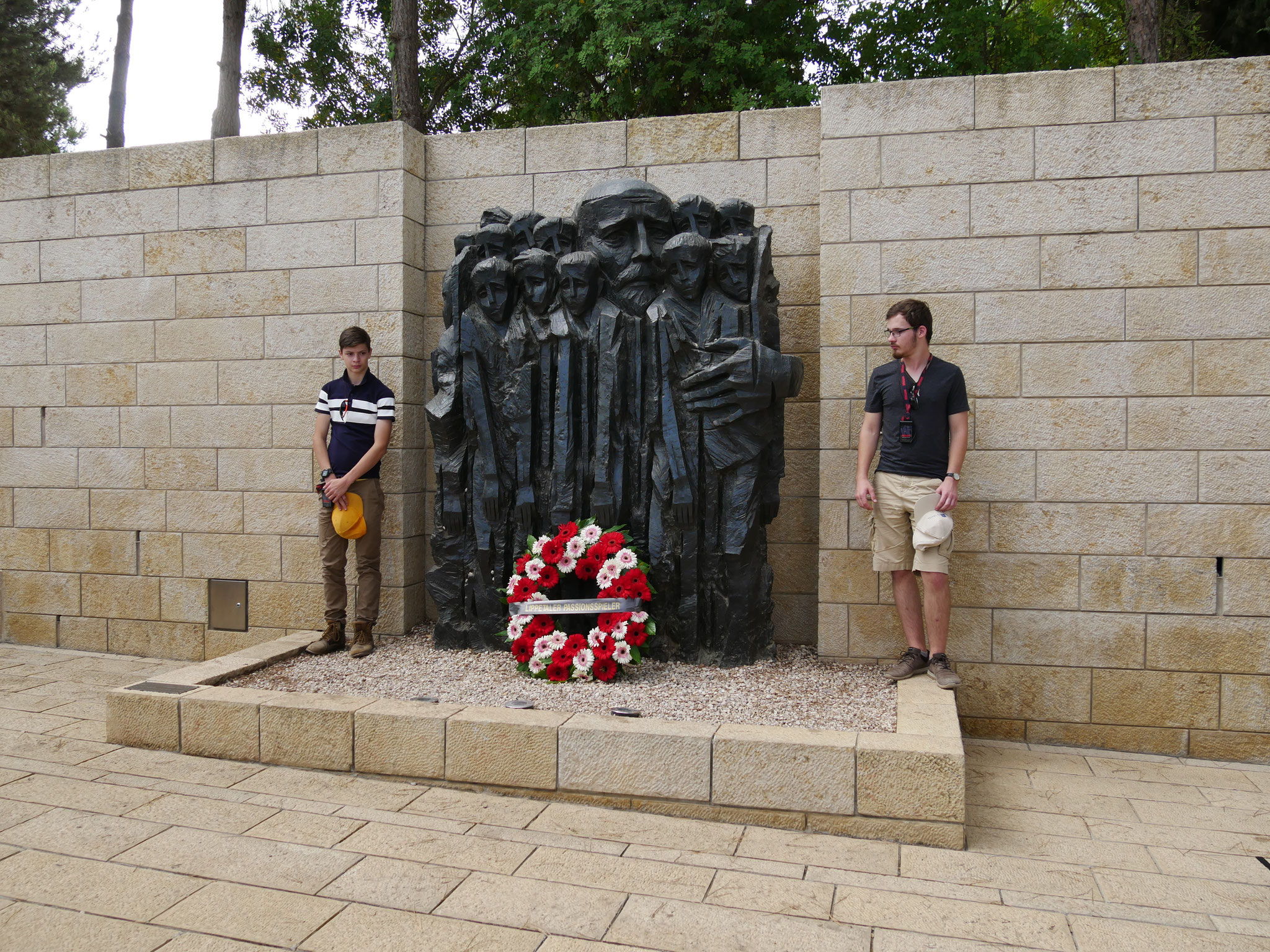 Kranzniederlegung am Denkmal für Janusz Korczak