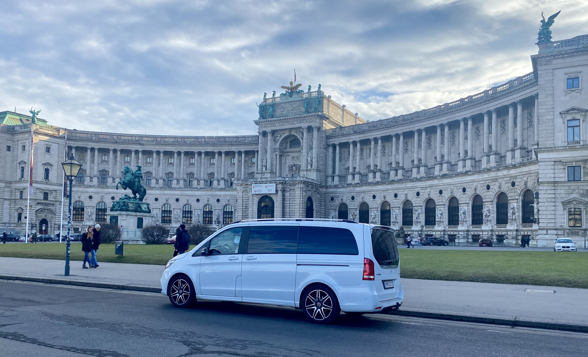 Miniván de alta gama para tours privados en Viena para familias y grupos pequeños
