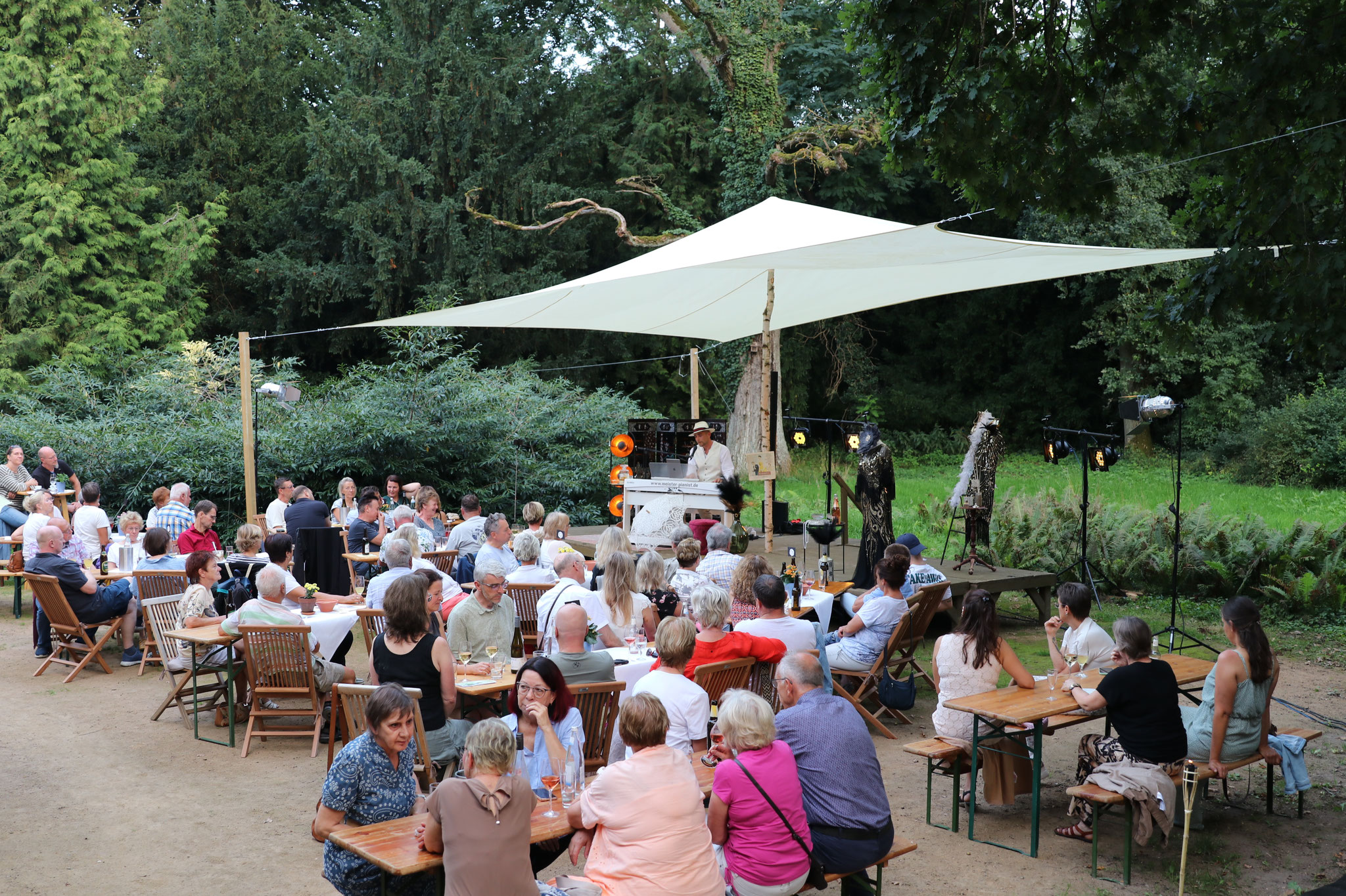Der Schlosspark Krumke verwandelt sich in eine sommerliche Open-Air-Bühne