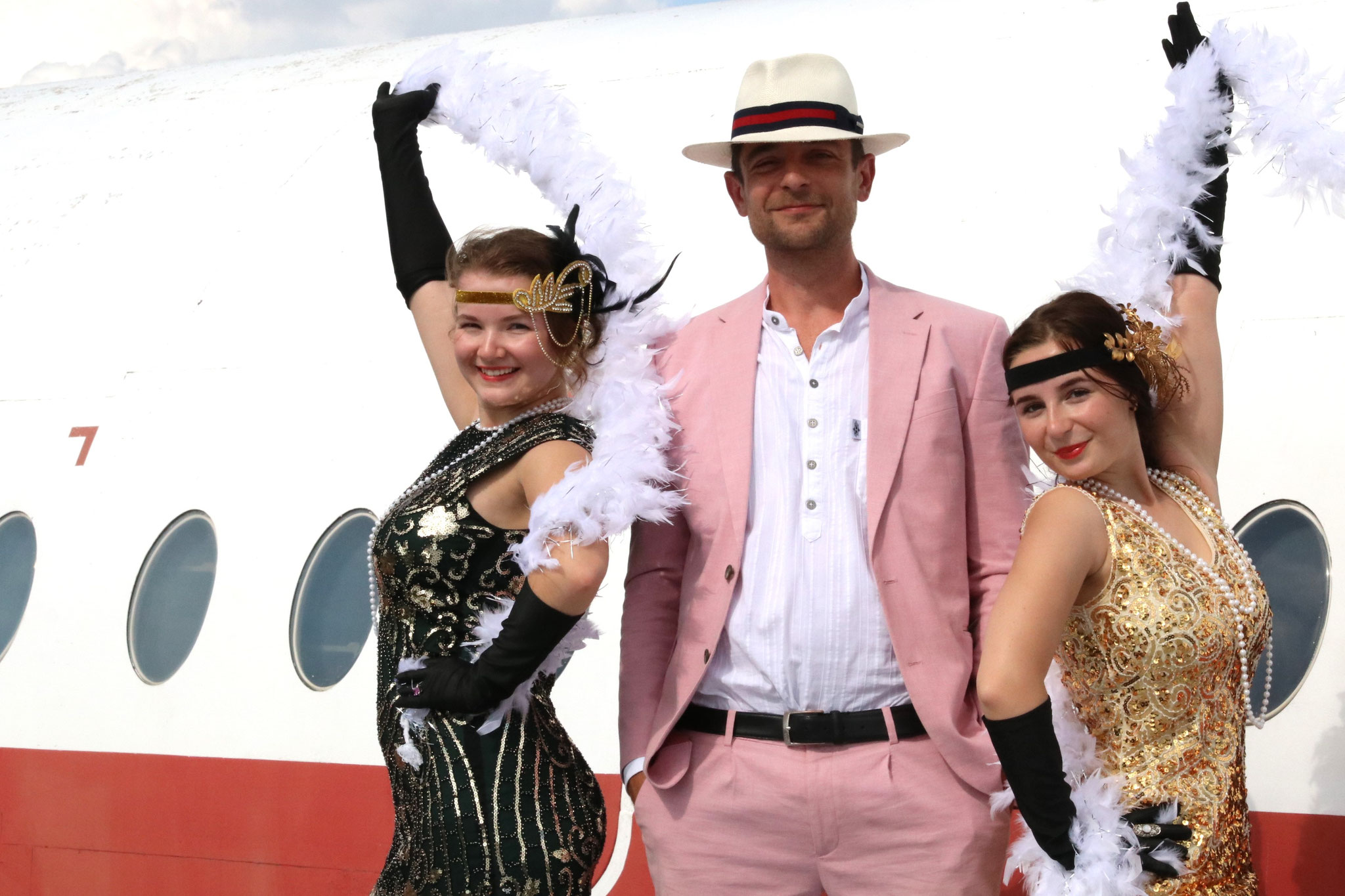Jazz- und Varietéflair über den Wolken: Thomas Kübler begeistert das Publikum auf dem Flügel der „Lady Agnes“ in Stölln.