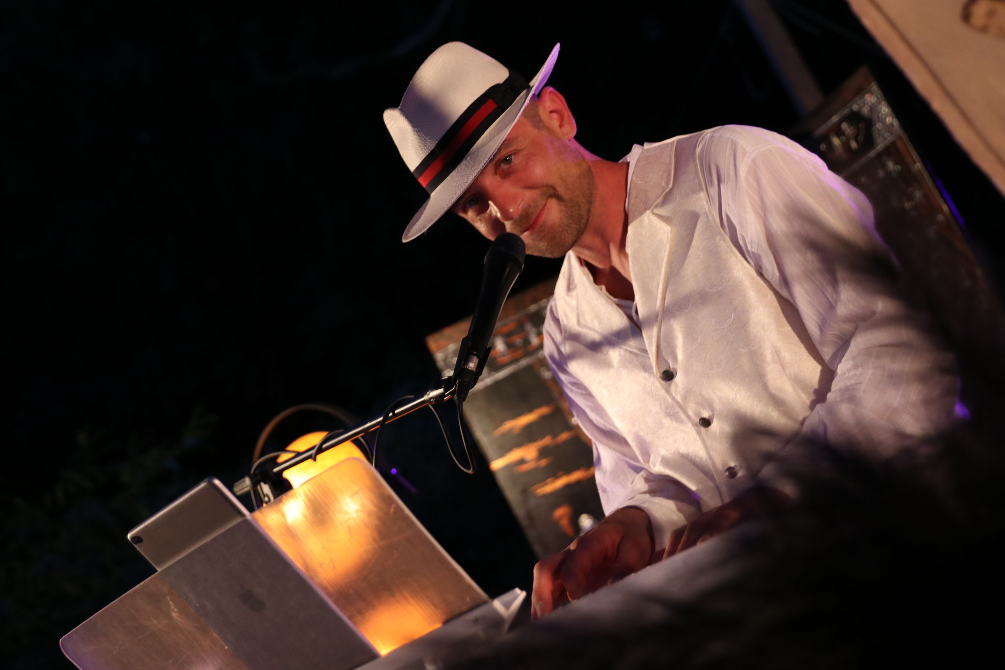 Open-Air Konzert im Park Krumke mit Thomas Kübler – Sommerabend voller Musik und Charme
