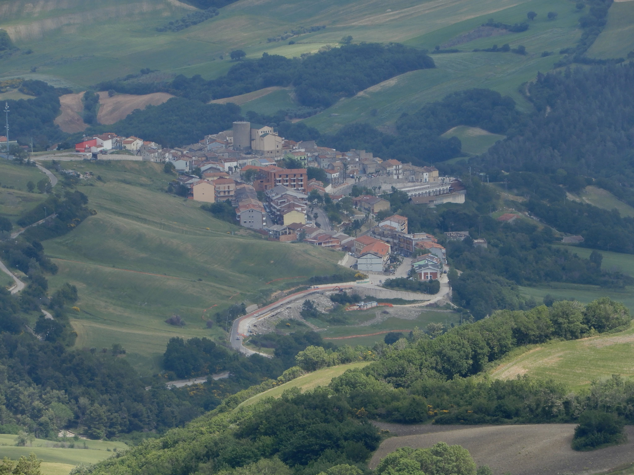 Castelluccio Valmaggiore (FG) ai piedi della montagna