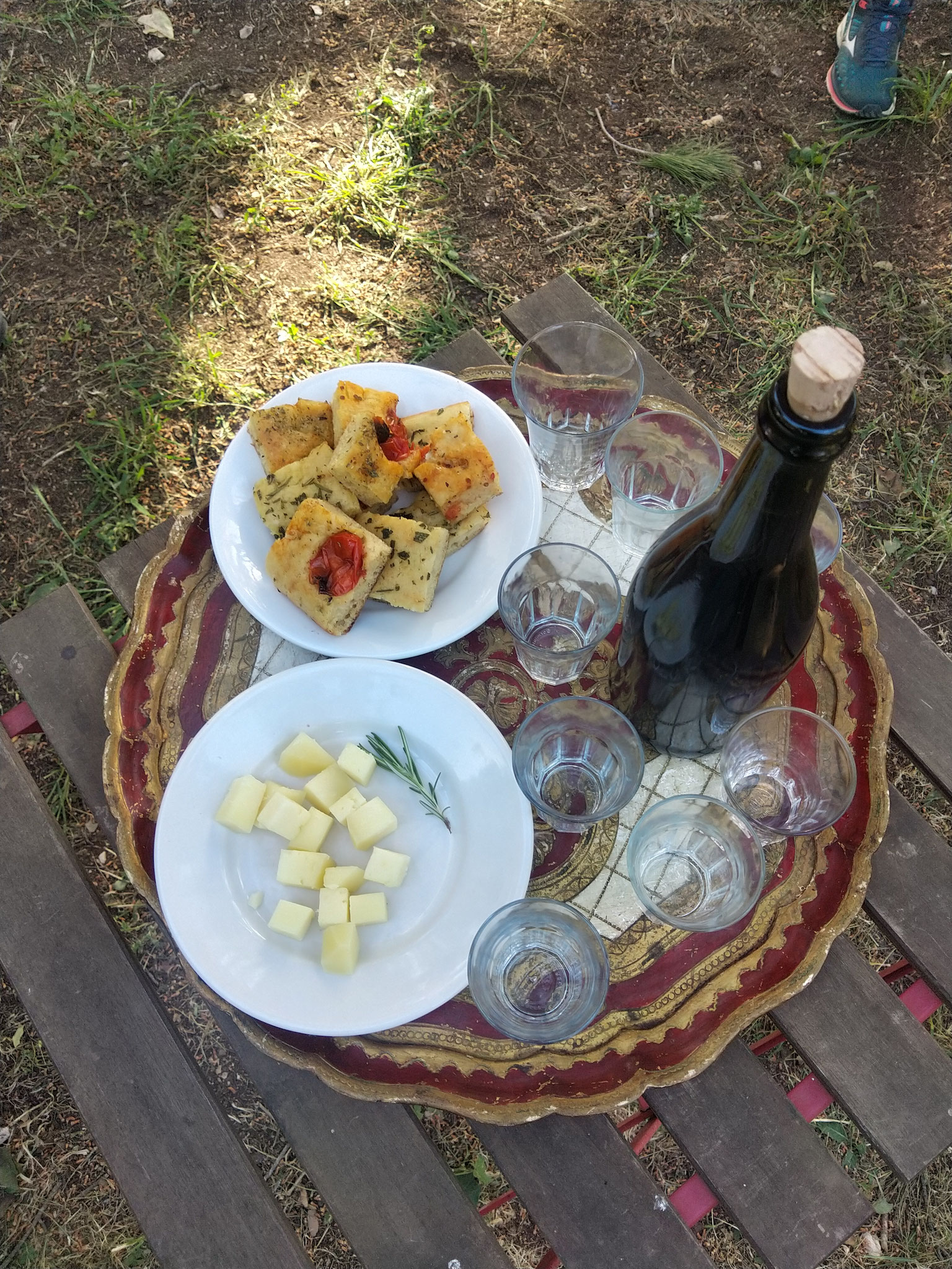 Un'aperitivo accogliente in agriturismo