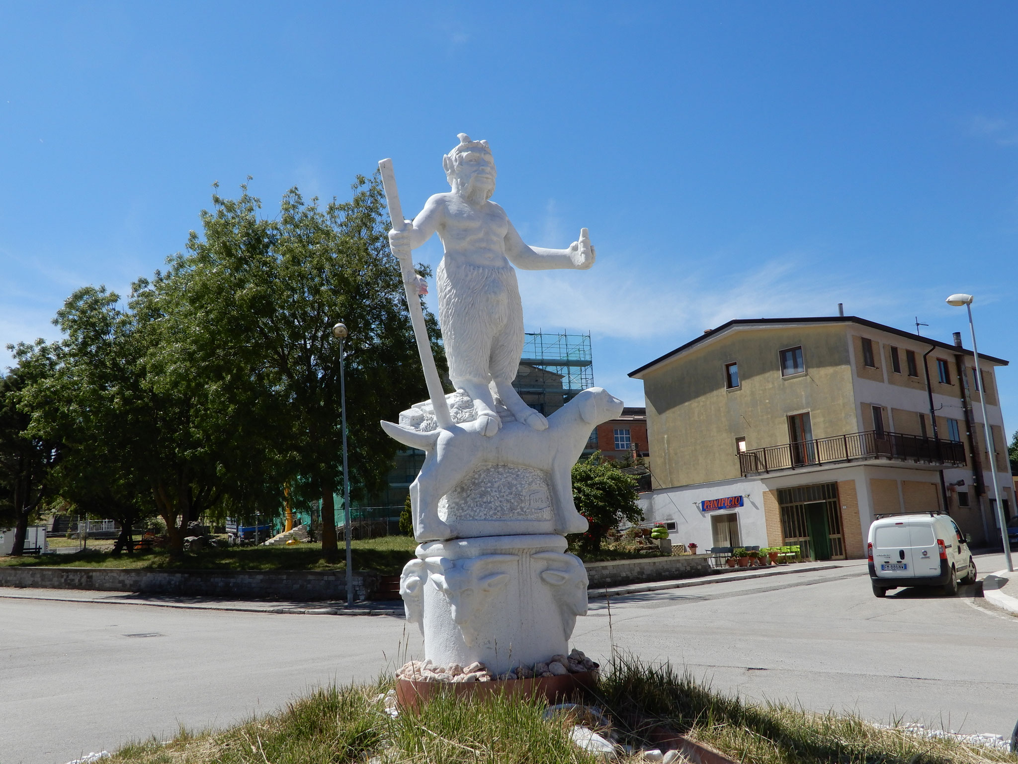 Il dio Pan ci augura buon cammino