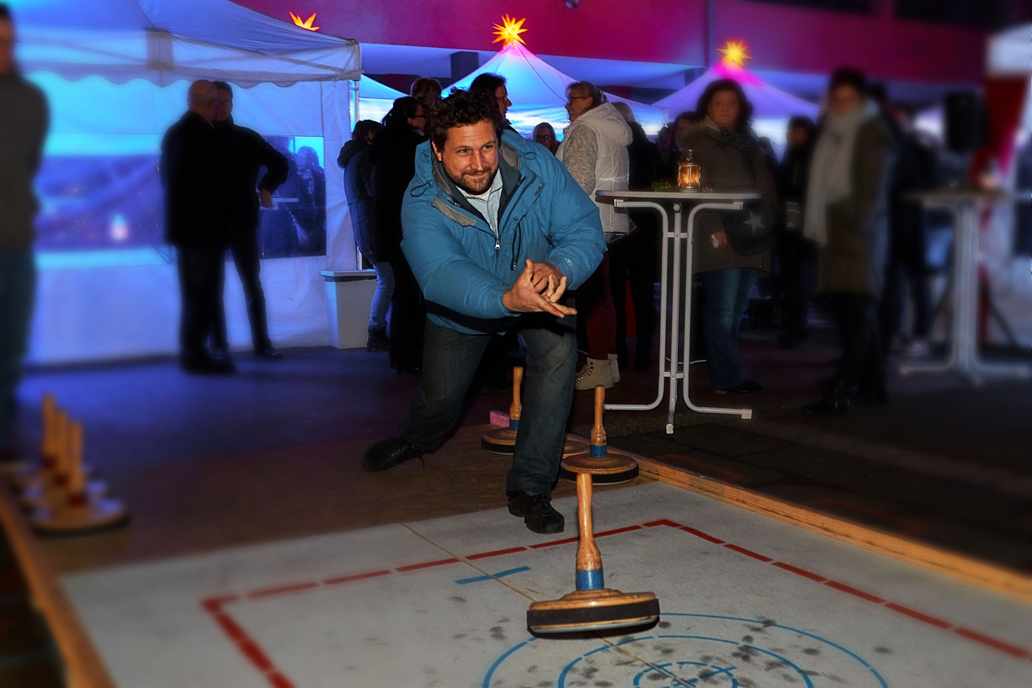 <h2>NEU! Teambuilding Weihnachtsmarkt</h2>Viel Spaß bei Teambuilding! Mieten Sie gleich die Curlingbahn für Stuttgart und München!