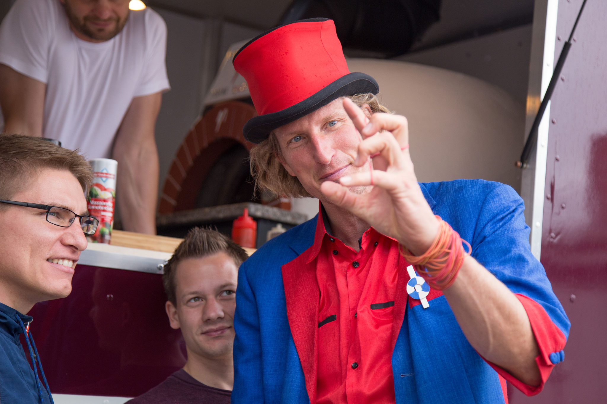 Comedians sind ein Farbtupfer auf der Feier!