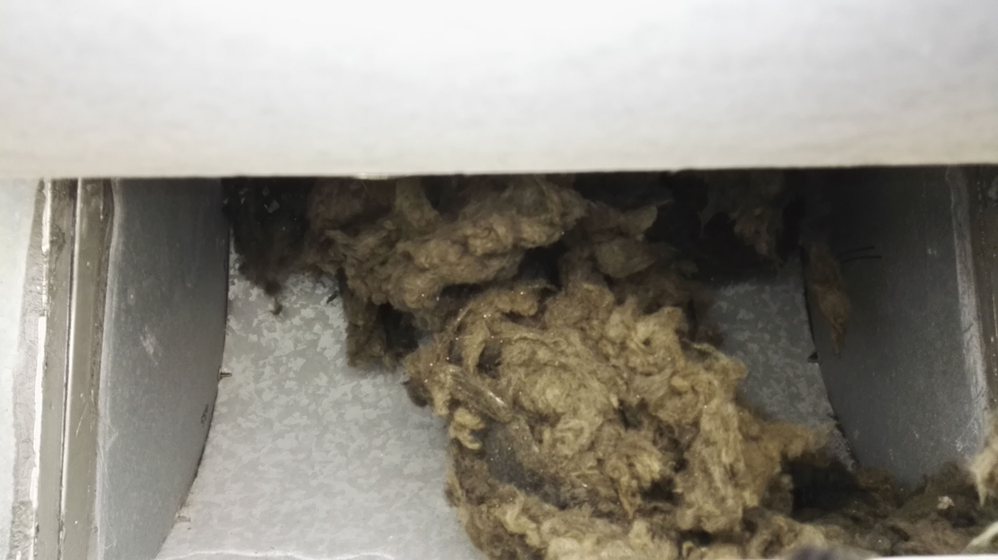 vuilophoping in ventilatiekanaal reinigen